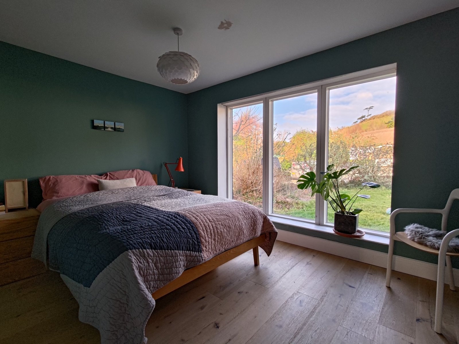 Peaceful family home with a huge garden a short walk to good surf beach