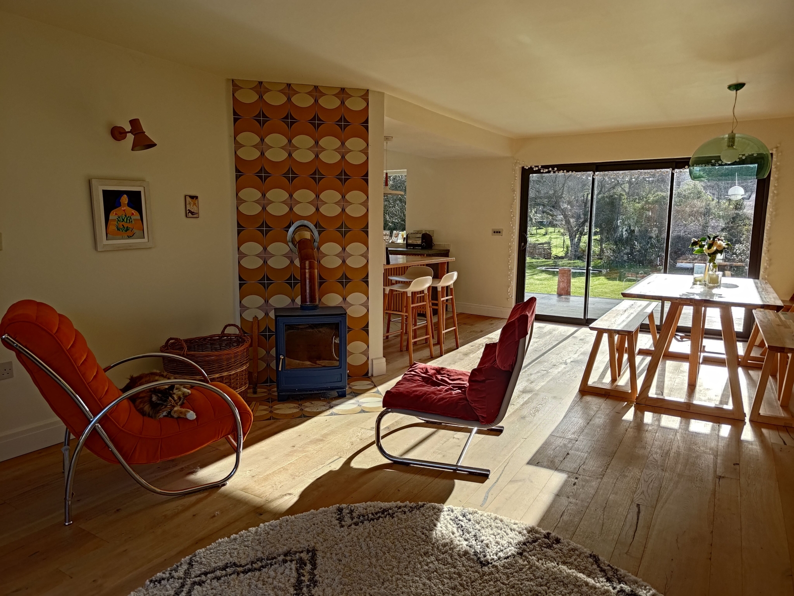 Peaceful family home with a huge garden a short walk to good surf beach