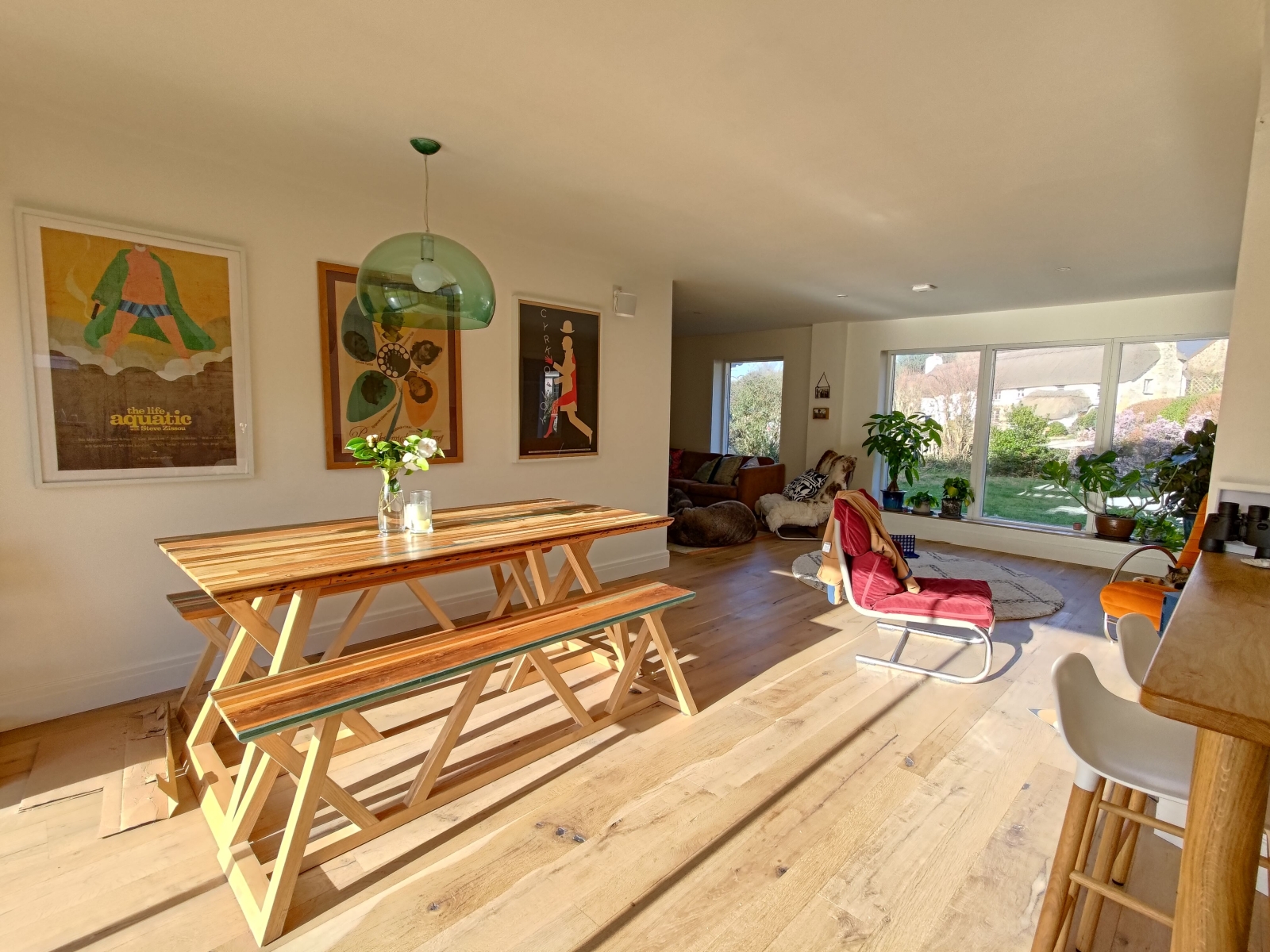 Peaceful family home with a huge garden a short walk to good surf beach