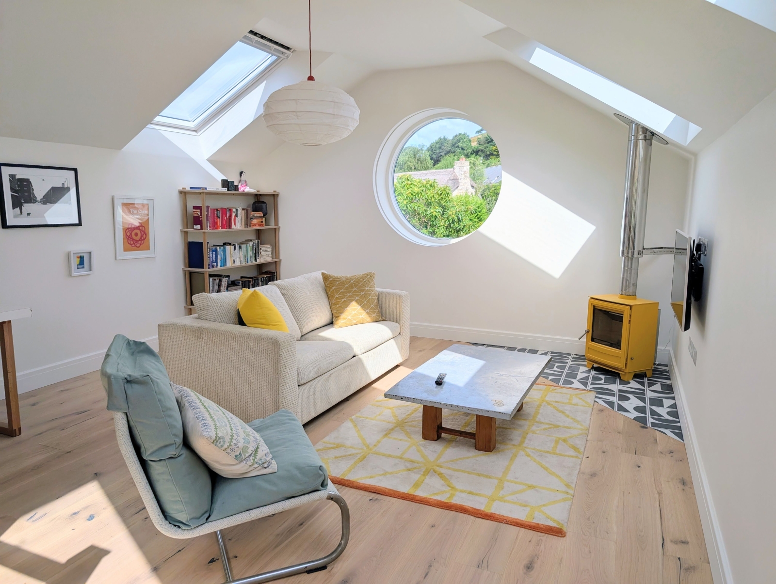 Peaceful family home with a huge garden a short walk to good surf beach