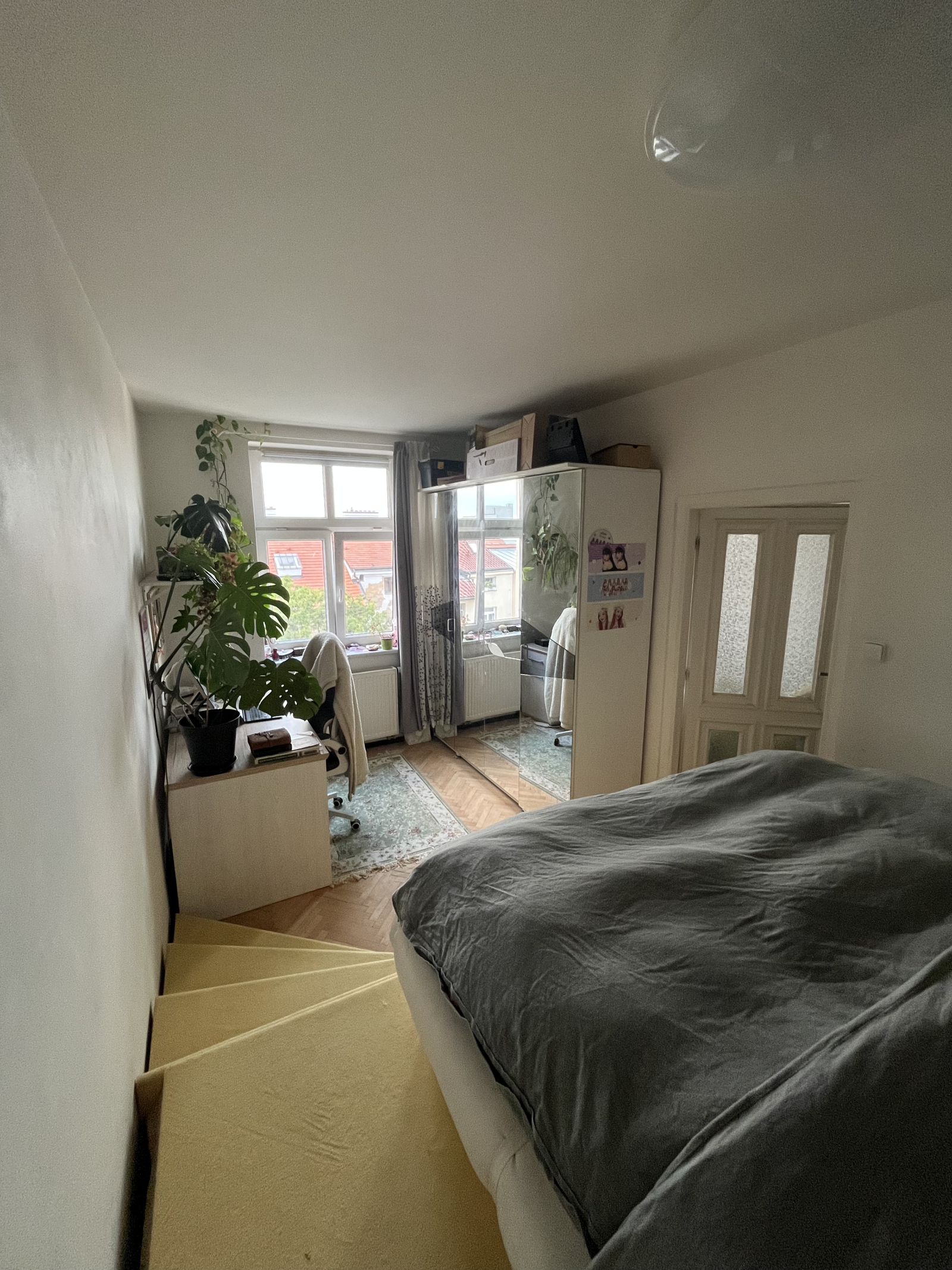 Charming & Sunny Central Prague Apartment with Courtyard Views (Žižkov / Vinohrady border)