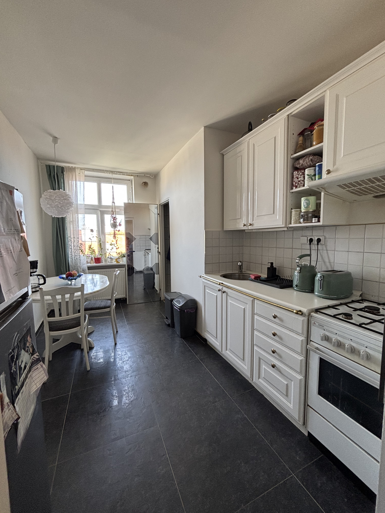 Charming & Sunny Central Prague Apartment with Courtyard Views (Žižkov / Vinohrady border)