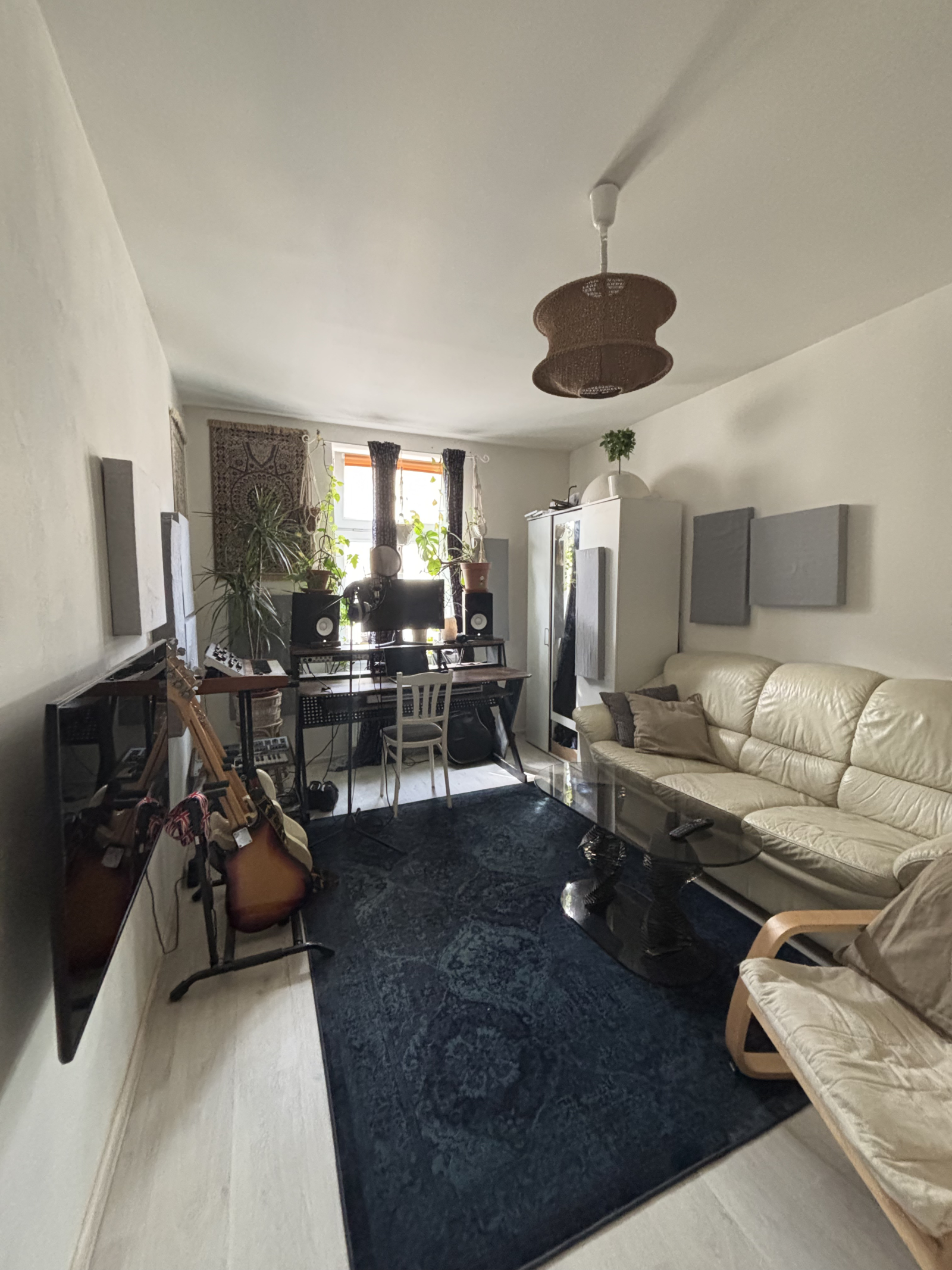Charming & Sunny Central Prague Apartment with Courtyard Views (Žižkov / Vinohrady border)