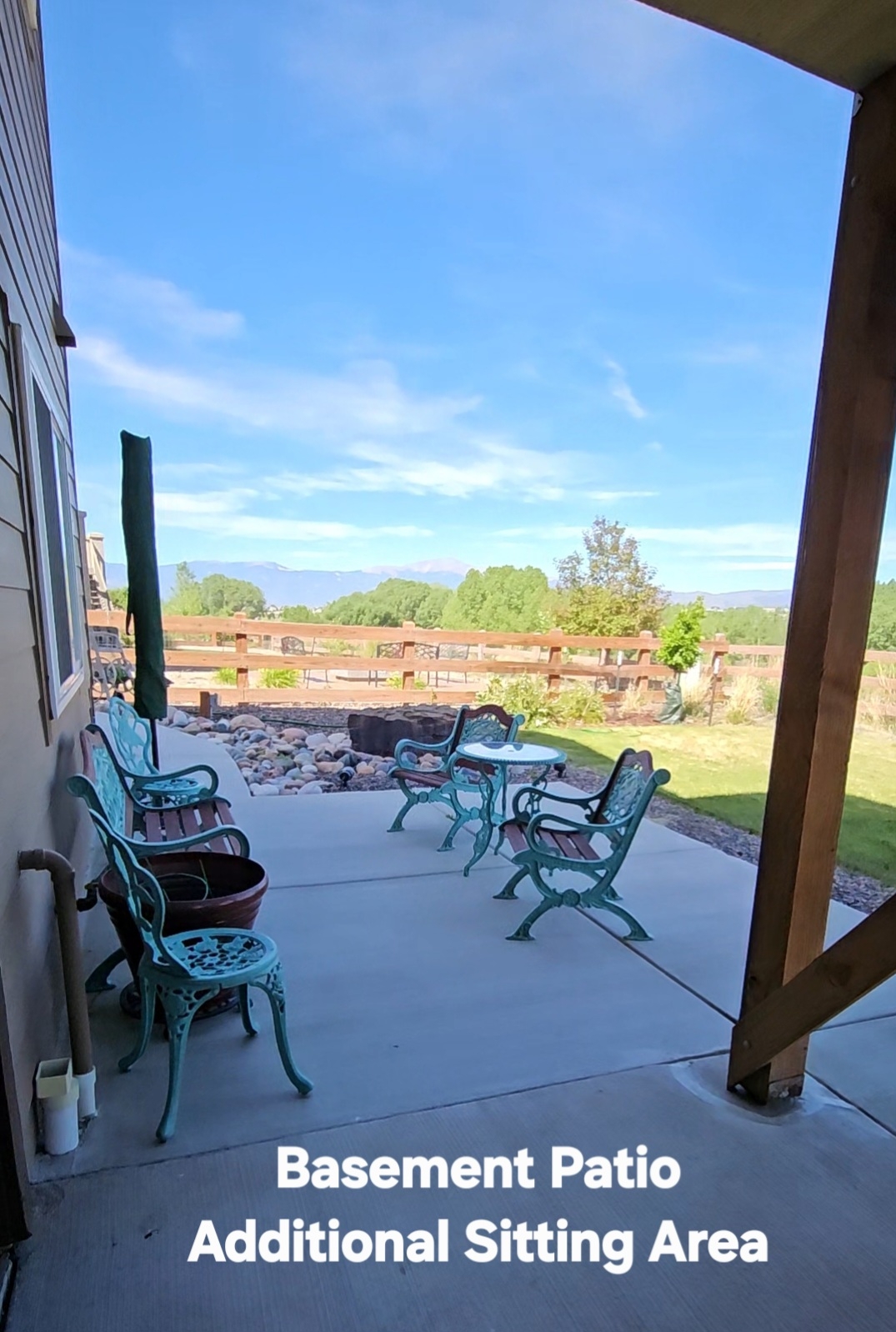 Home with Pikes Peak views!