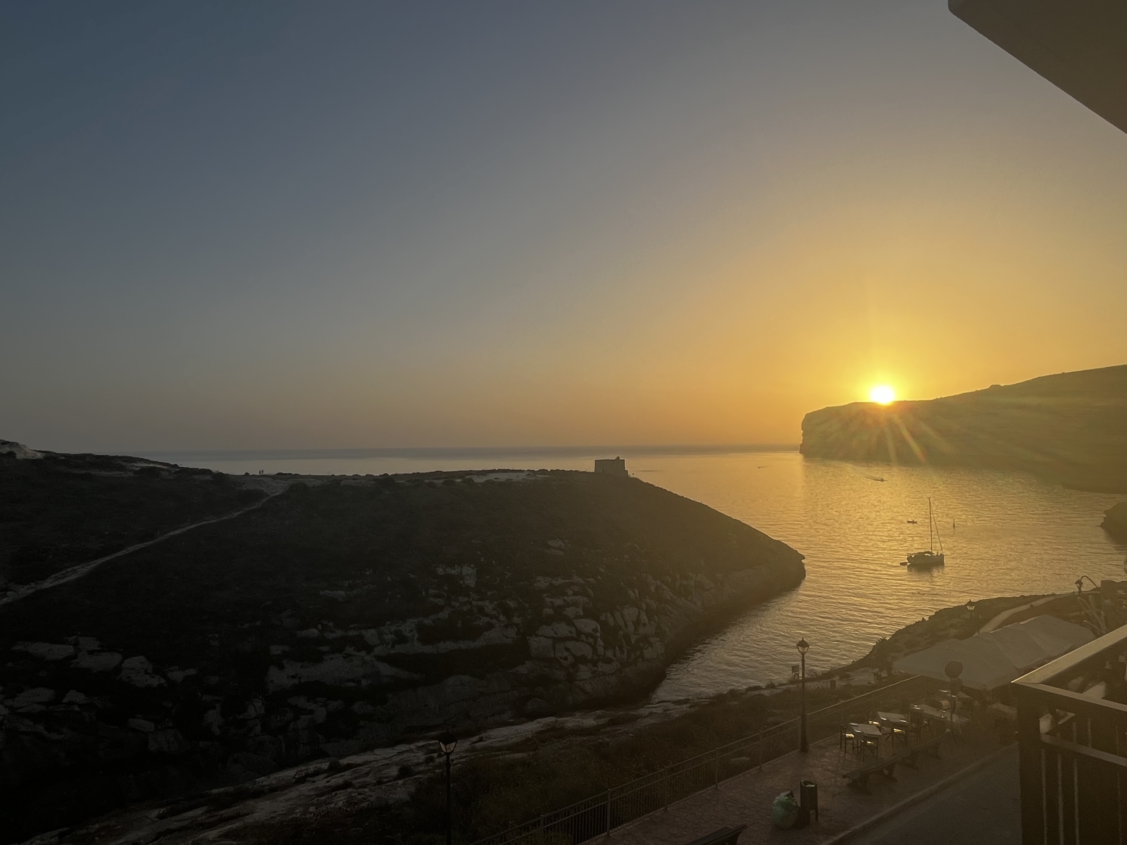 Stunning Seaviews & Sunsets from a Traditional Apartment (Gozo)