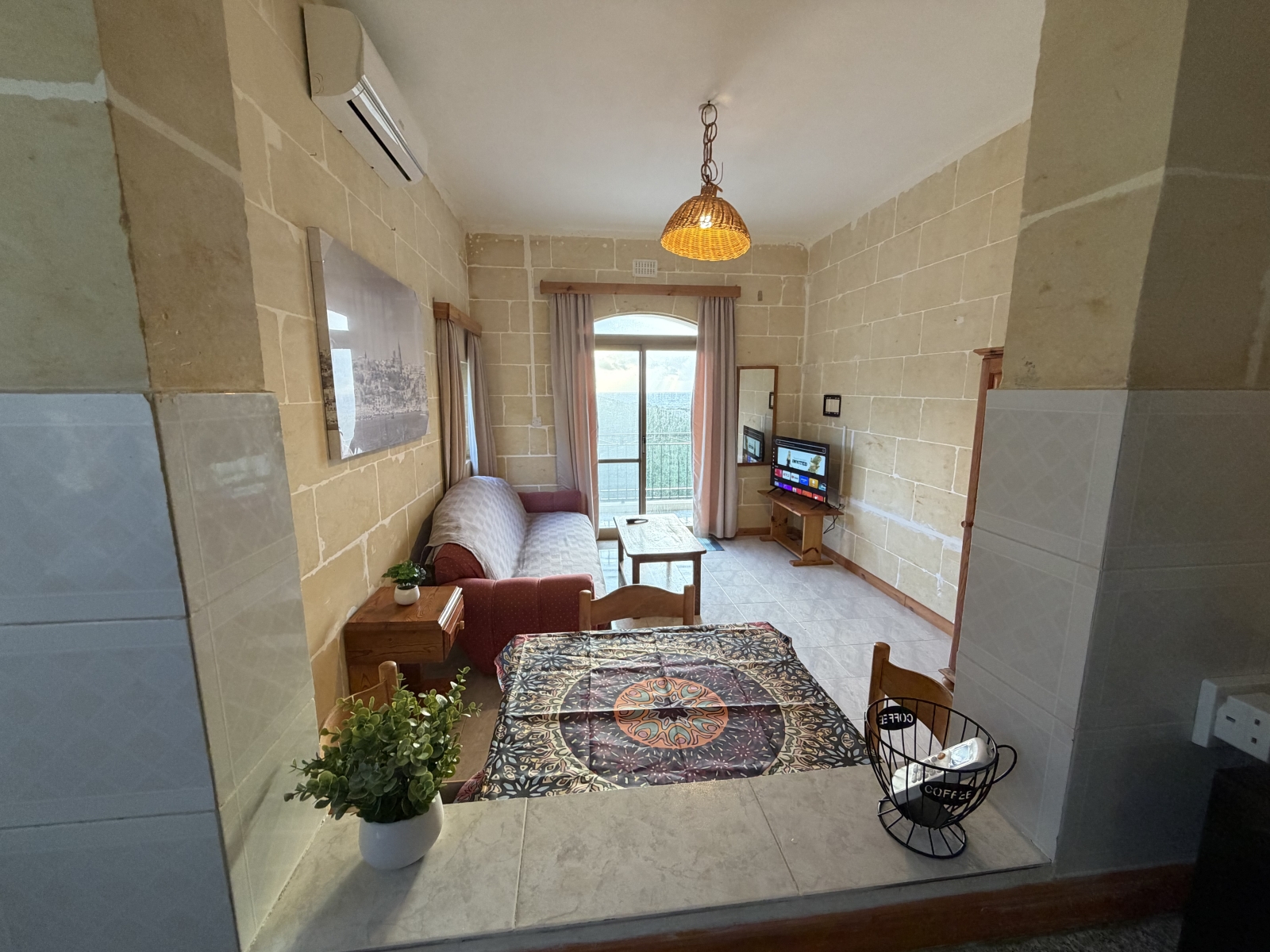 Stunning Seaviews & Sunsets from a Traditional Apartment (Gozo)