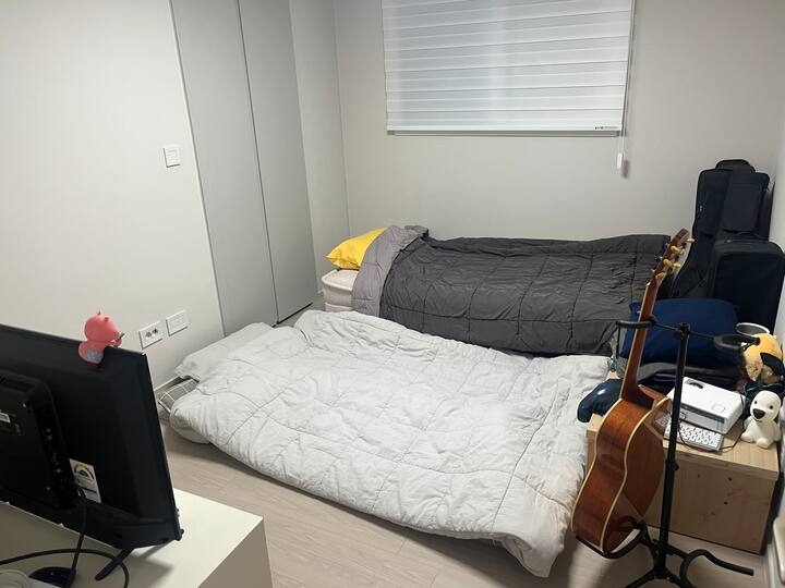 Modern Private Room in a Seoul Apartment near Central Seoul