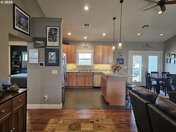 Charming home in Joseph with beautiful mountain views