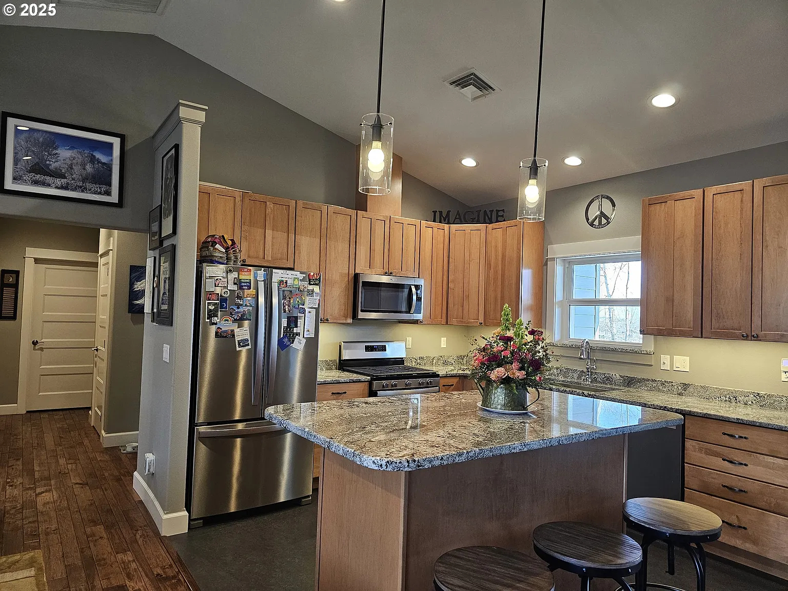 Charming home in Joseph with beautiful mountain views