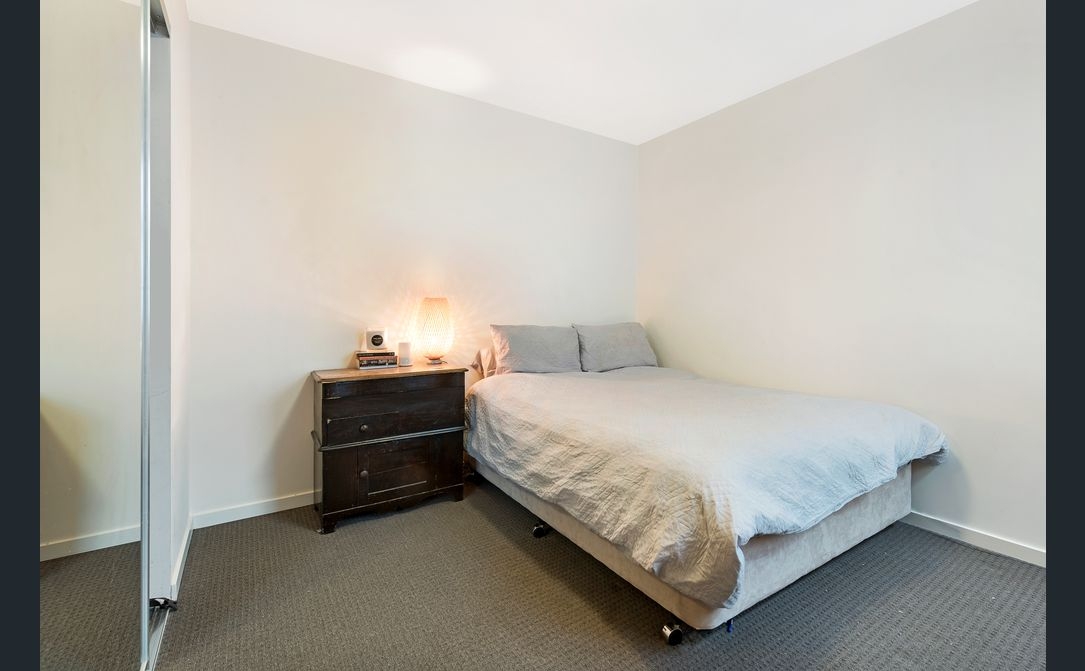 Inner city apartment in vibrant neighbourhood