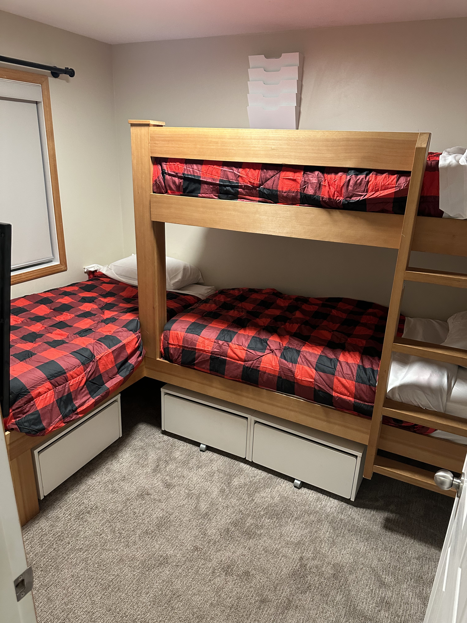 Cozy Mountain Retreat | | Ski, Golf, Bike, Hike & Explore