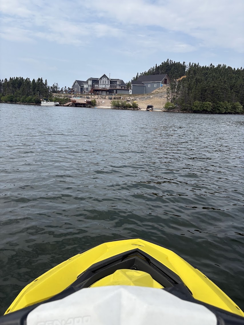 Port & Casa do Lago