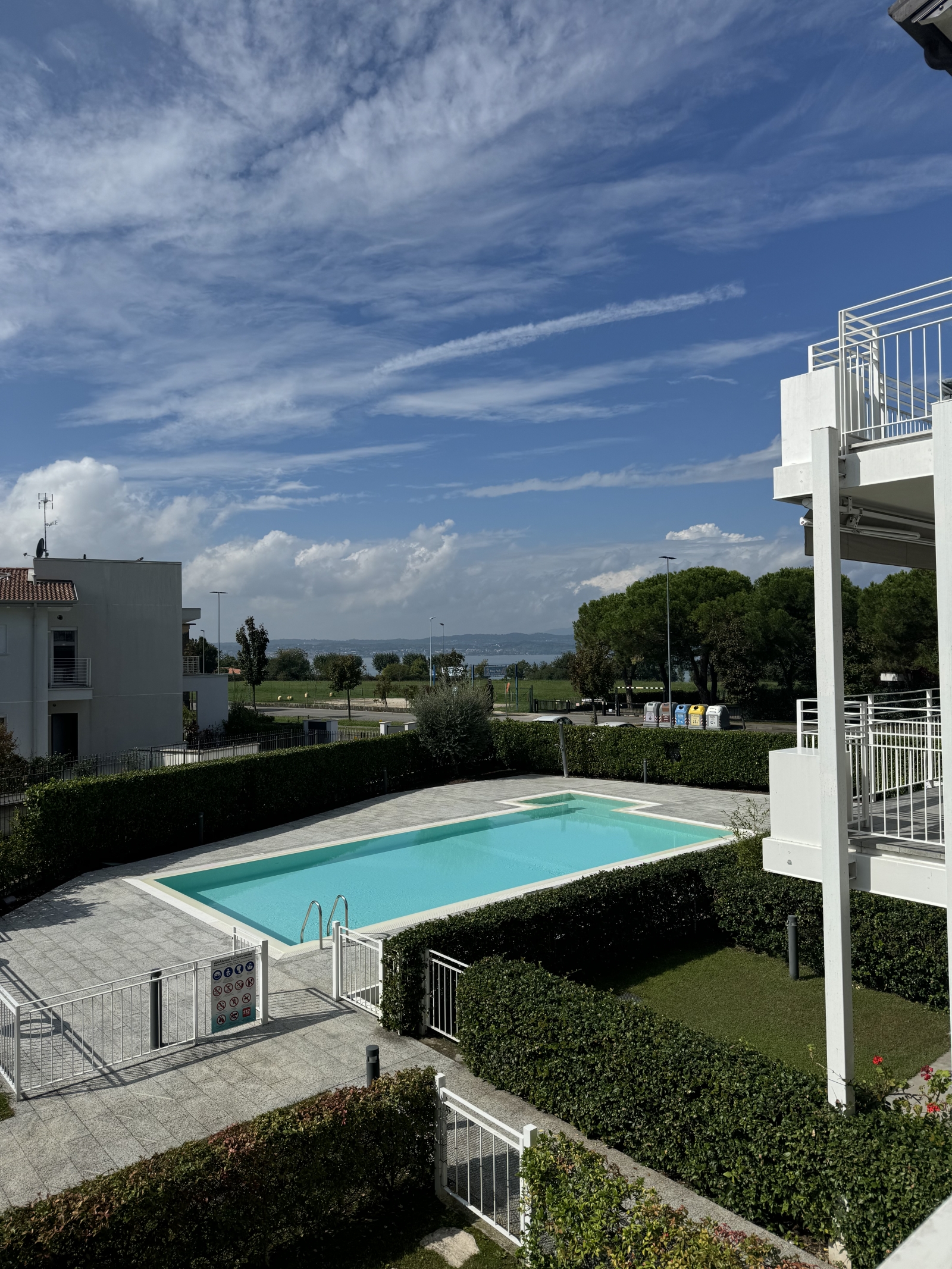 Sirmione apartment with terrace and pool access