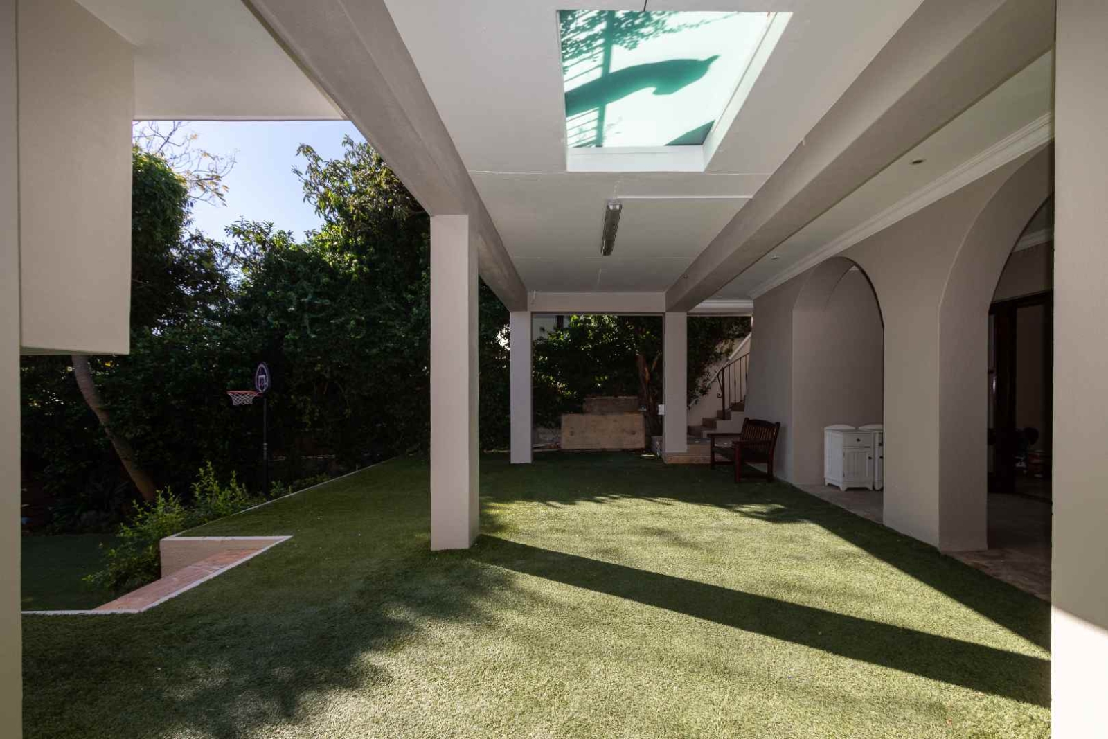 Self-contained garden cottage in a saught-after Cape Town holiday spot.