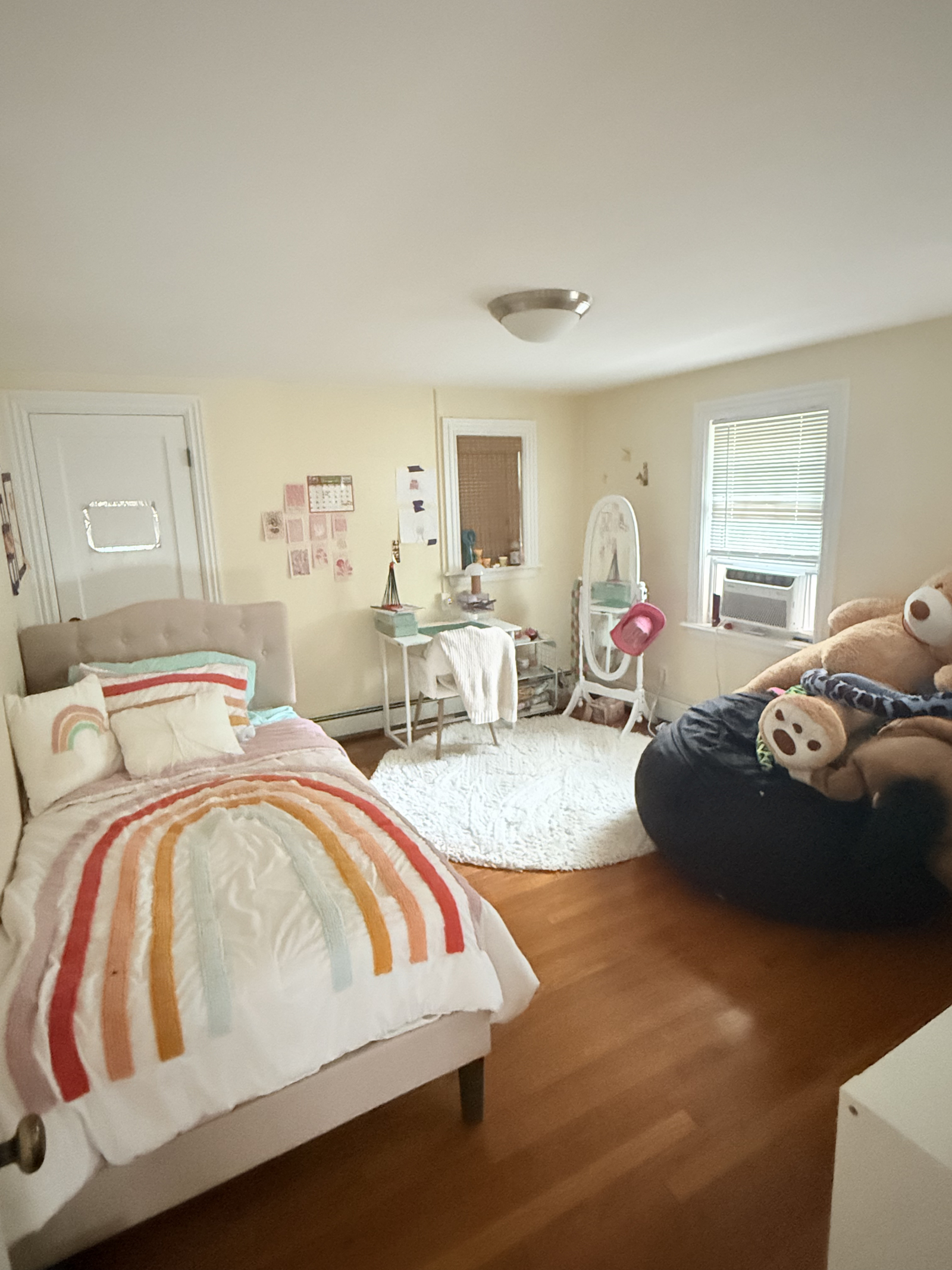 Sunny Boston Family Home Near New England Adventures!