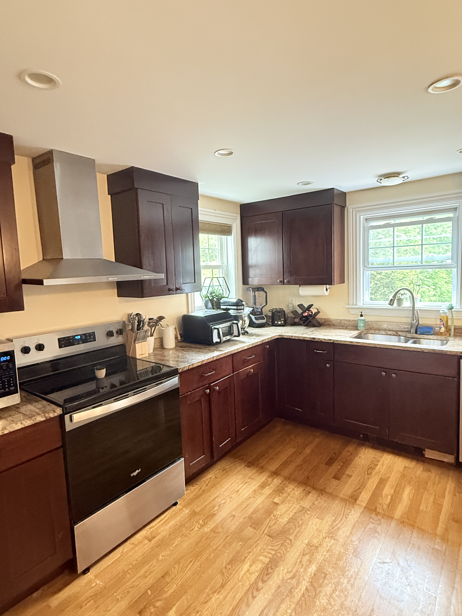 Sunny Boston Family Home Near New England Adventures!