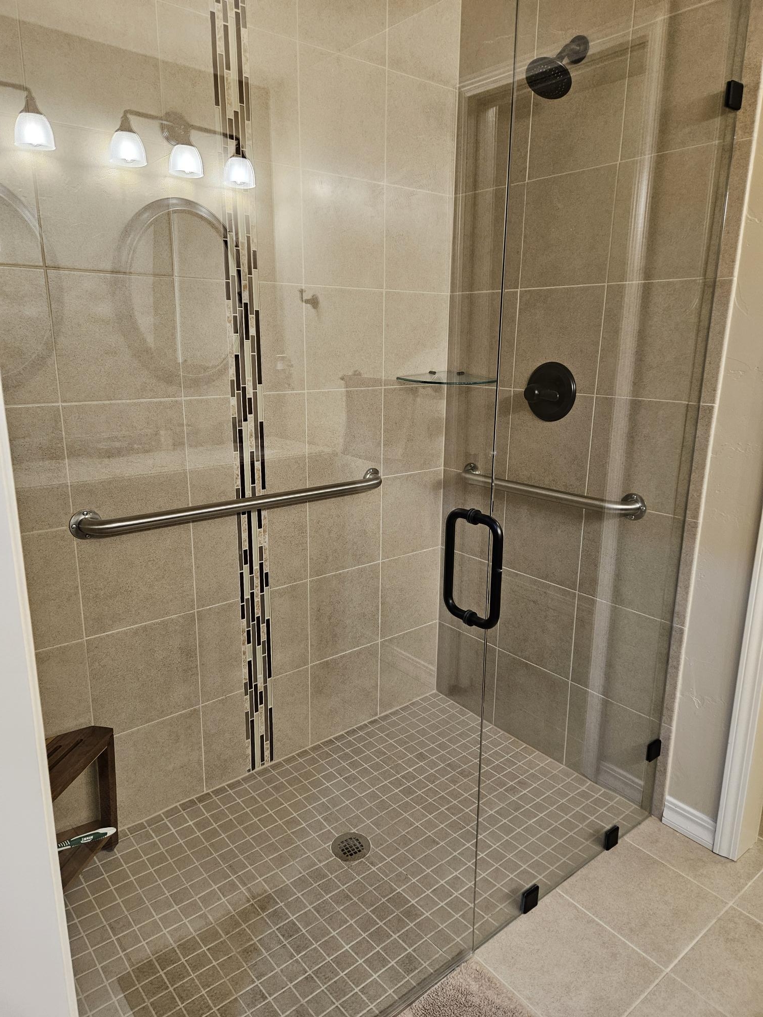 2BD/2BA GRAND sous-sol avec vue sur la montagne et la ville !
