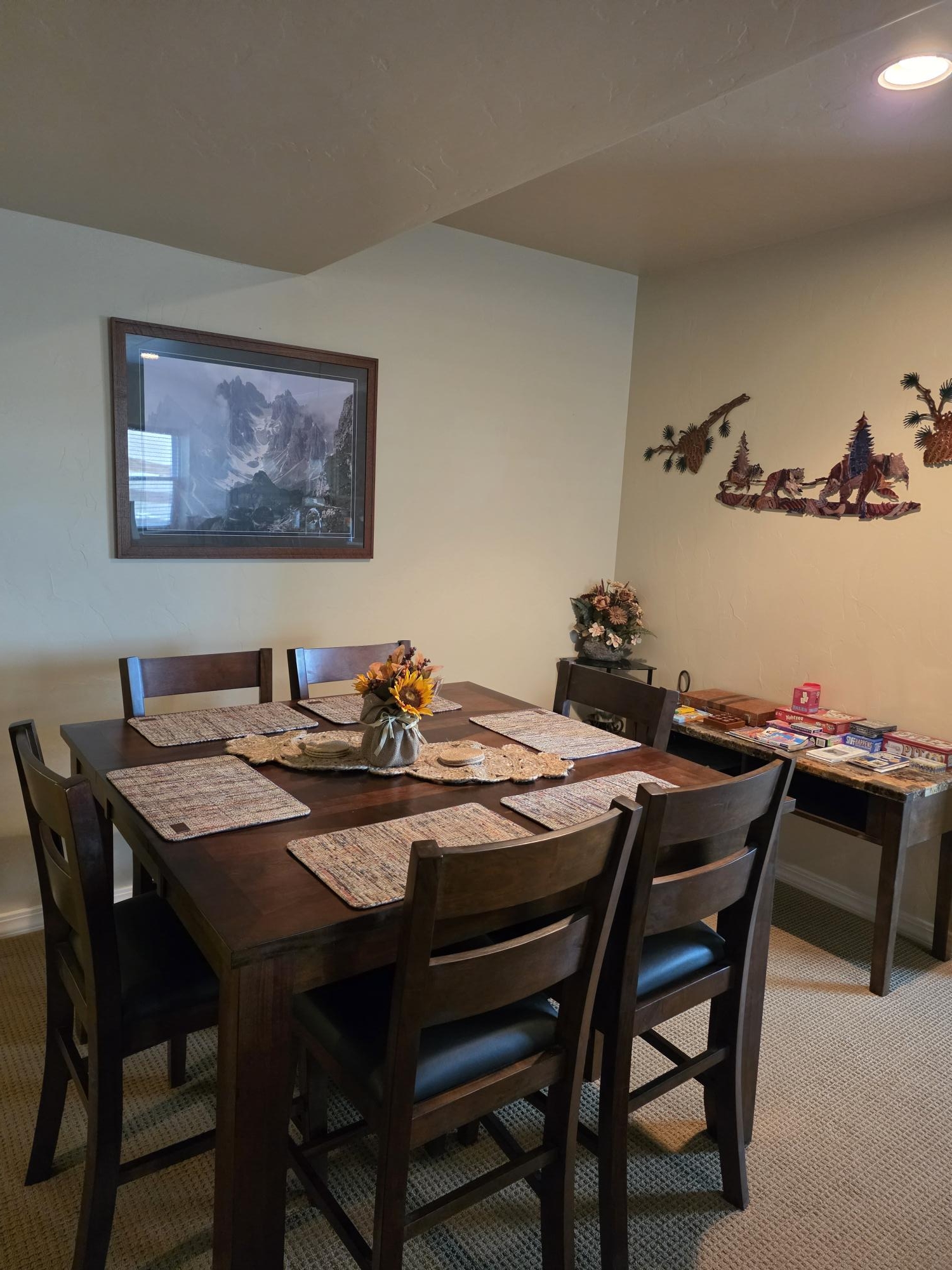 2BD/2BA GRAND sous-sol avec vue sur la montagne et la ville !