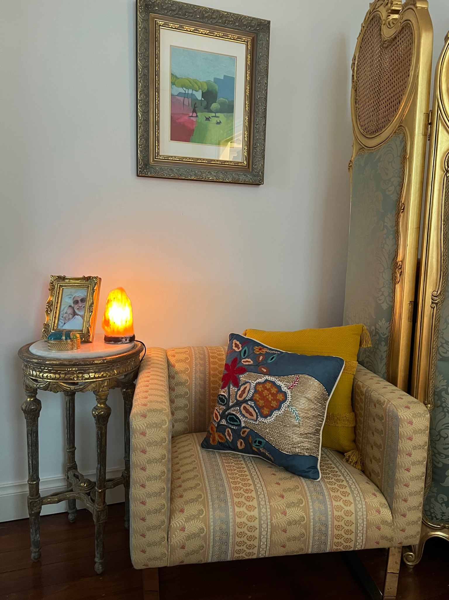 Doce e pequeno boudoir no coração de Kirribilli
