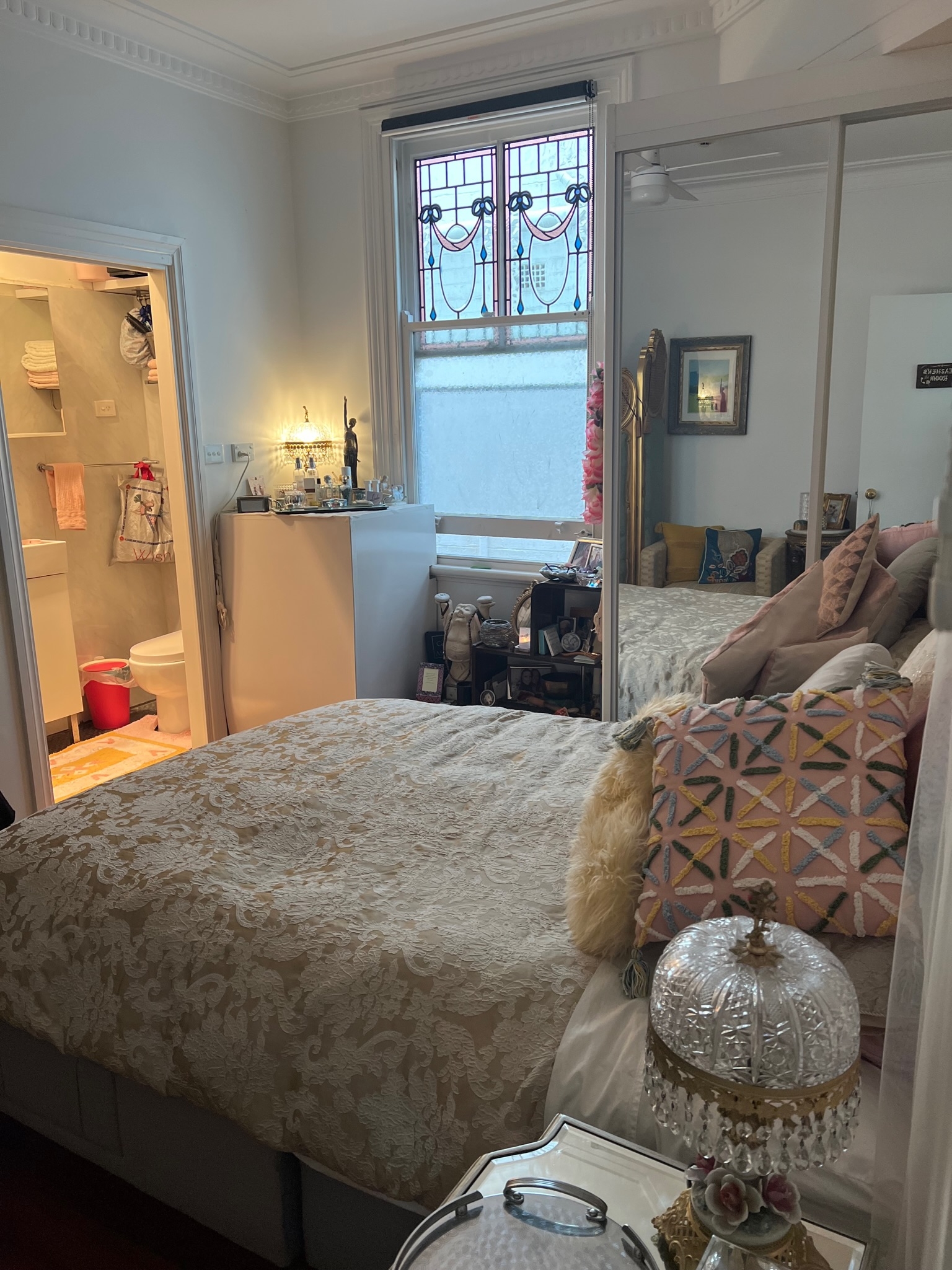 Doce e pequeno boudoir no coração de Kirribilli