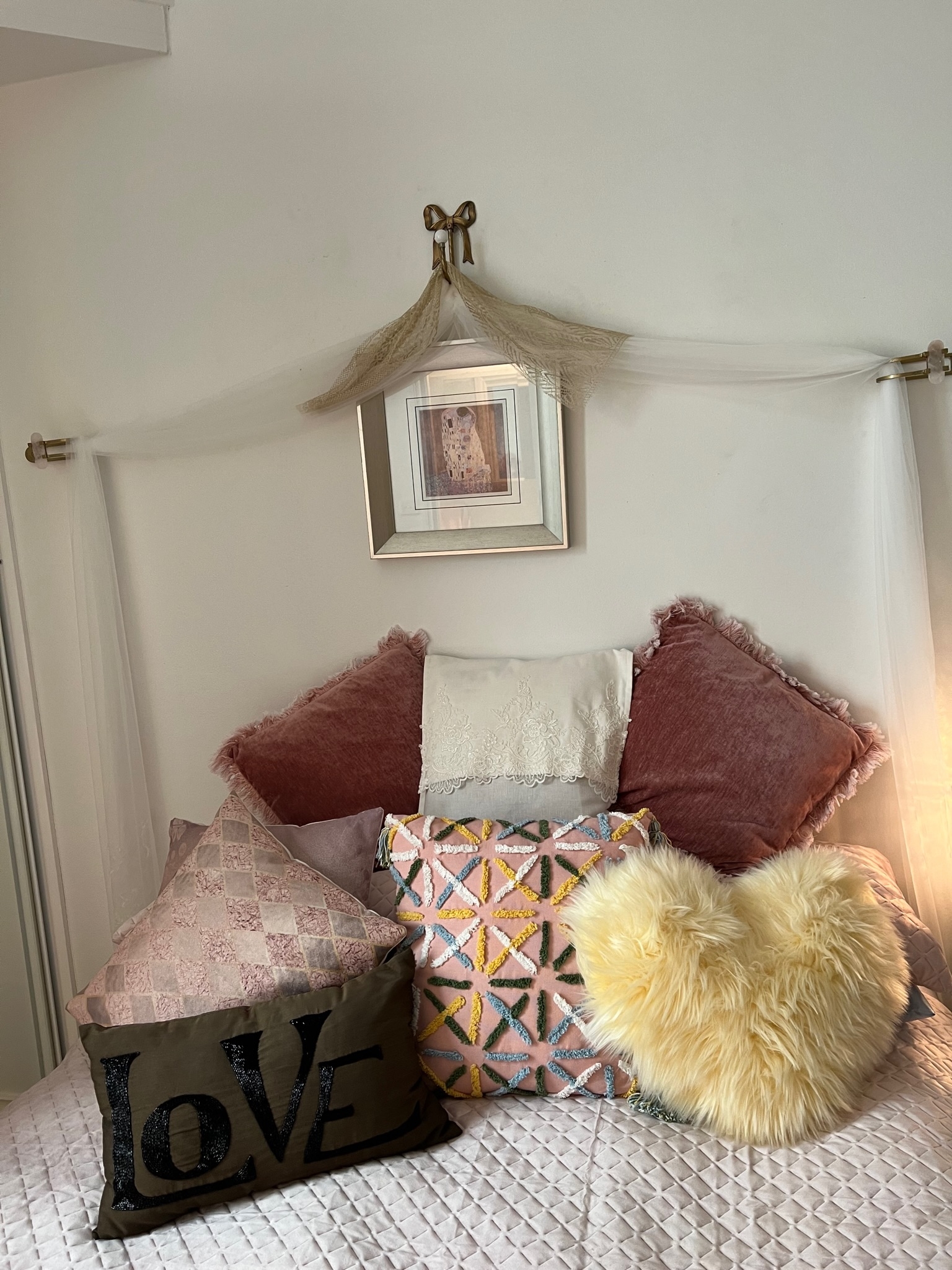 Doce e pequeno boudoir no coração de Kirribilli