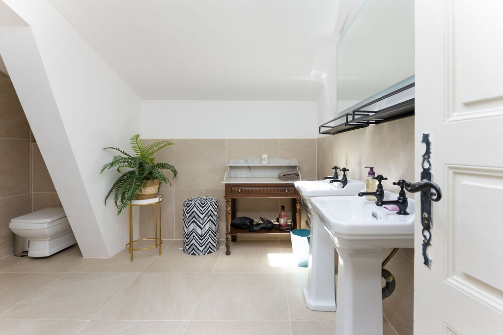 Luxury in Nature. Country Comfort and Historic Charm in the South West of France
