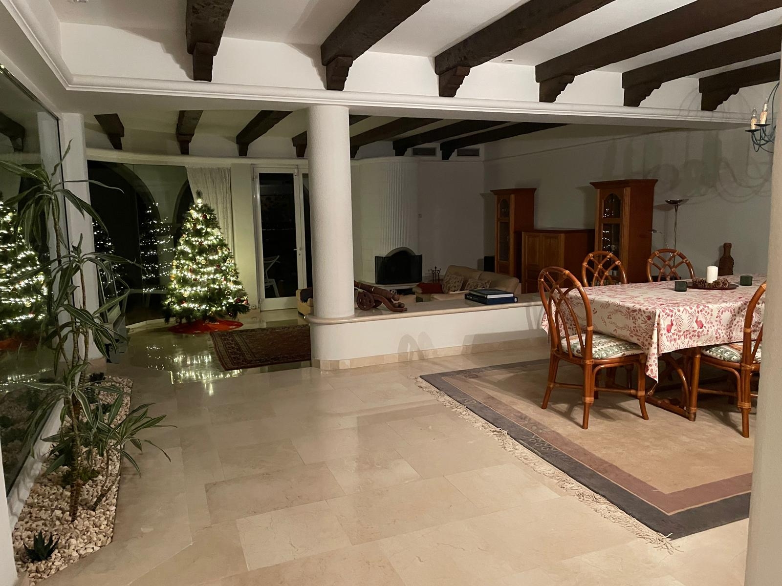 Villa aan de rand van de klif met adembenemend zeezicht