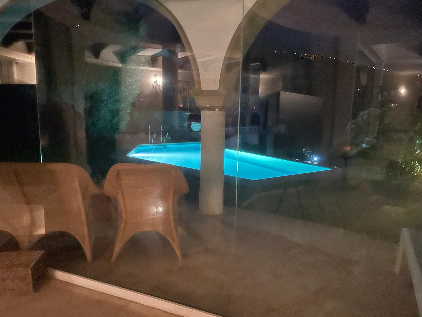Villa aan de rand van de klif met adembenemend zeezicht