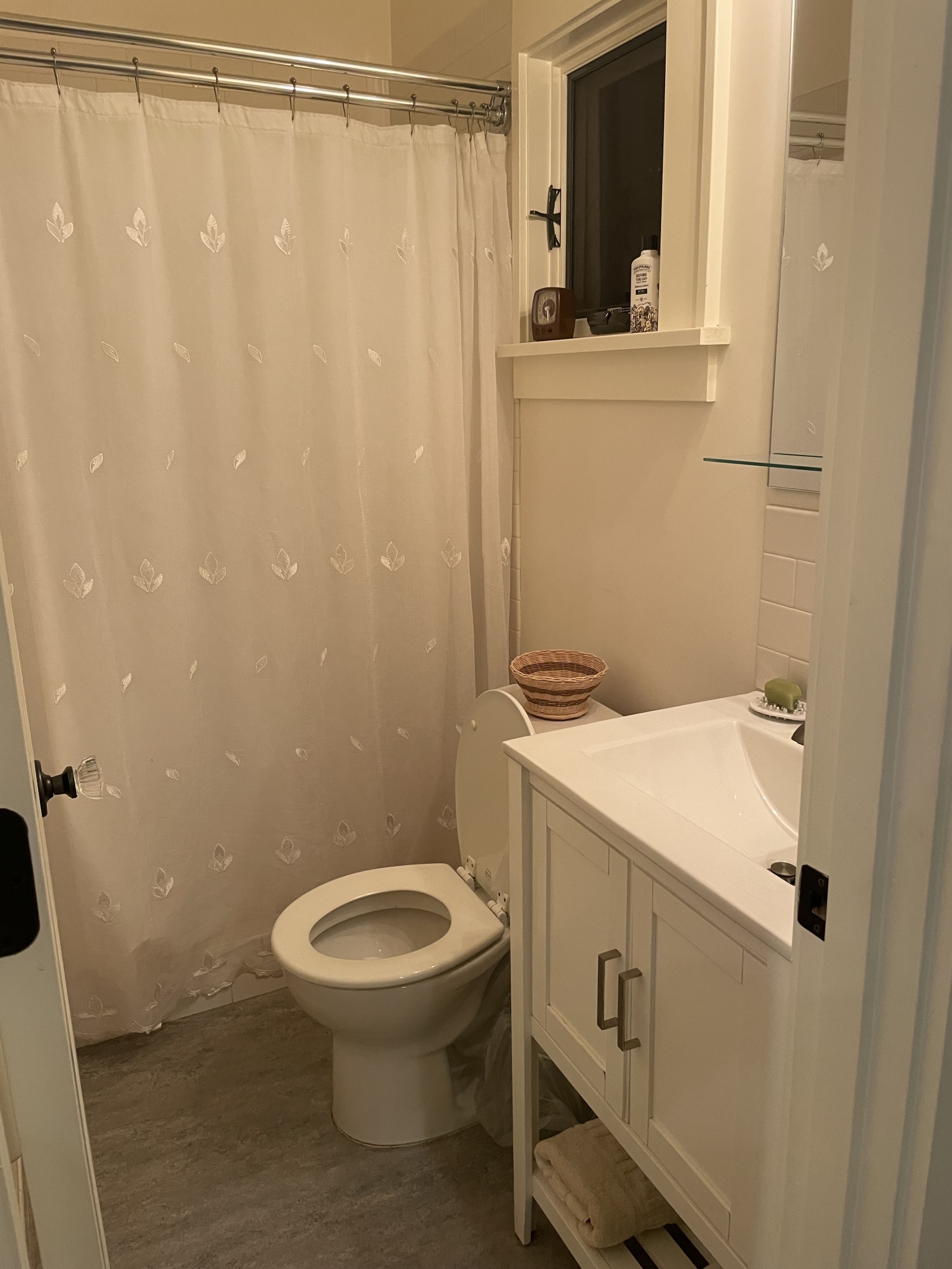 Alberta Arts & Alameda neighborhood urban studio apartment