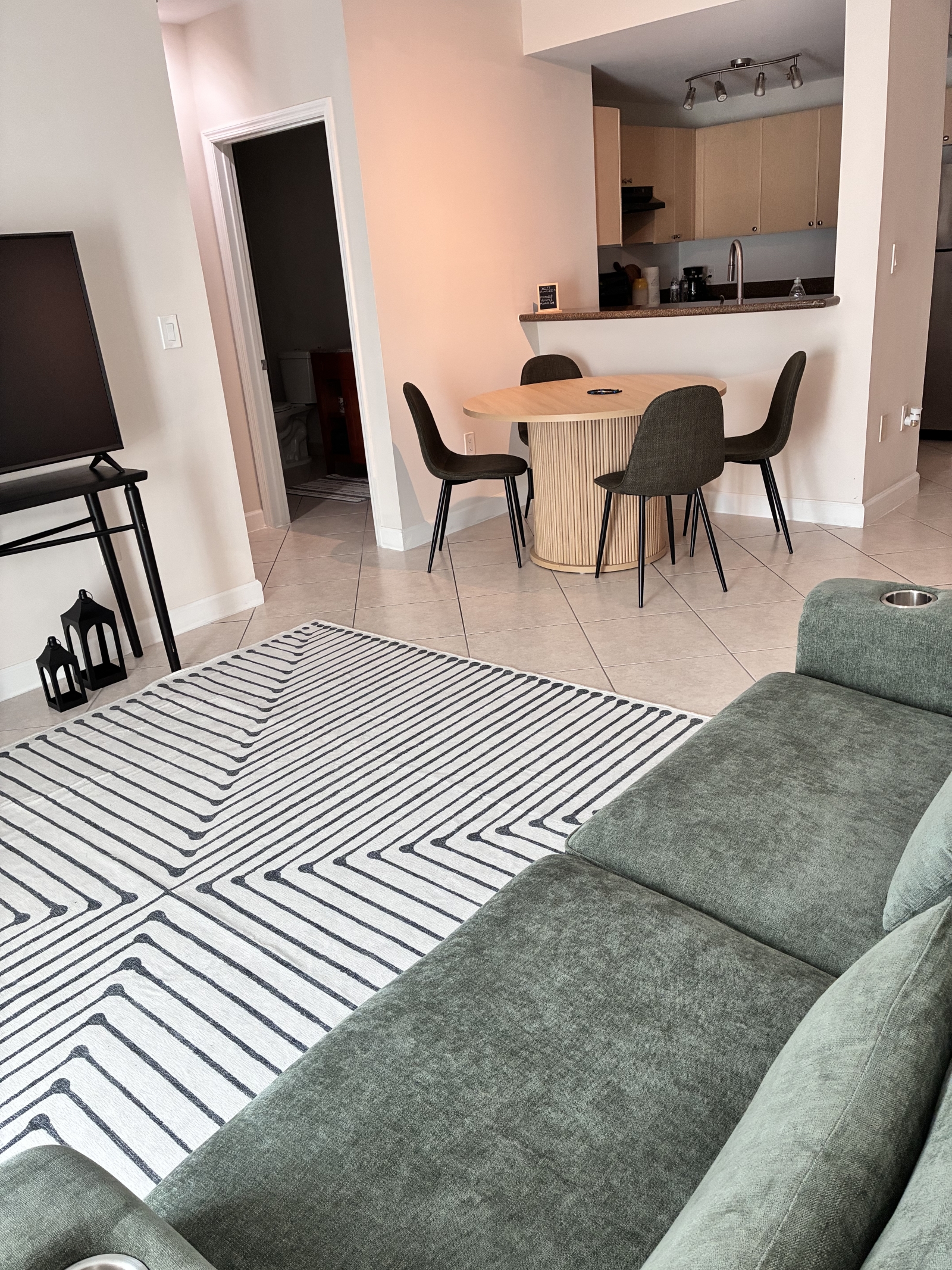 Stylish and Inviting One Bedroom Steps from Coral Gables