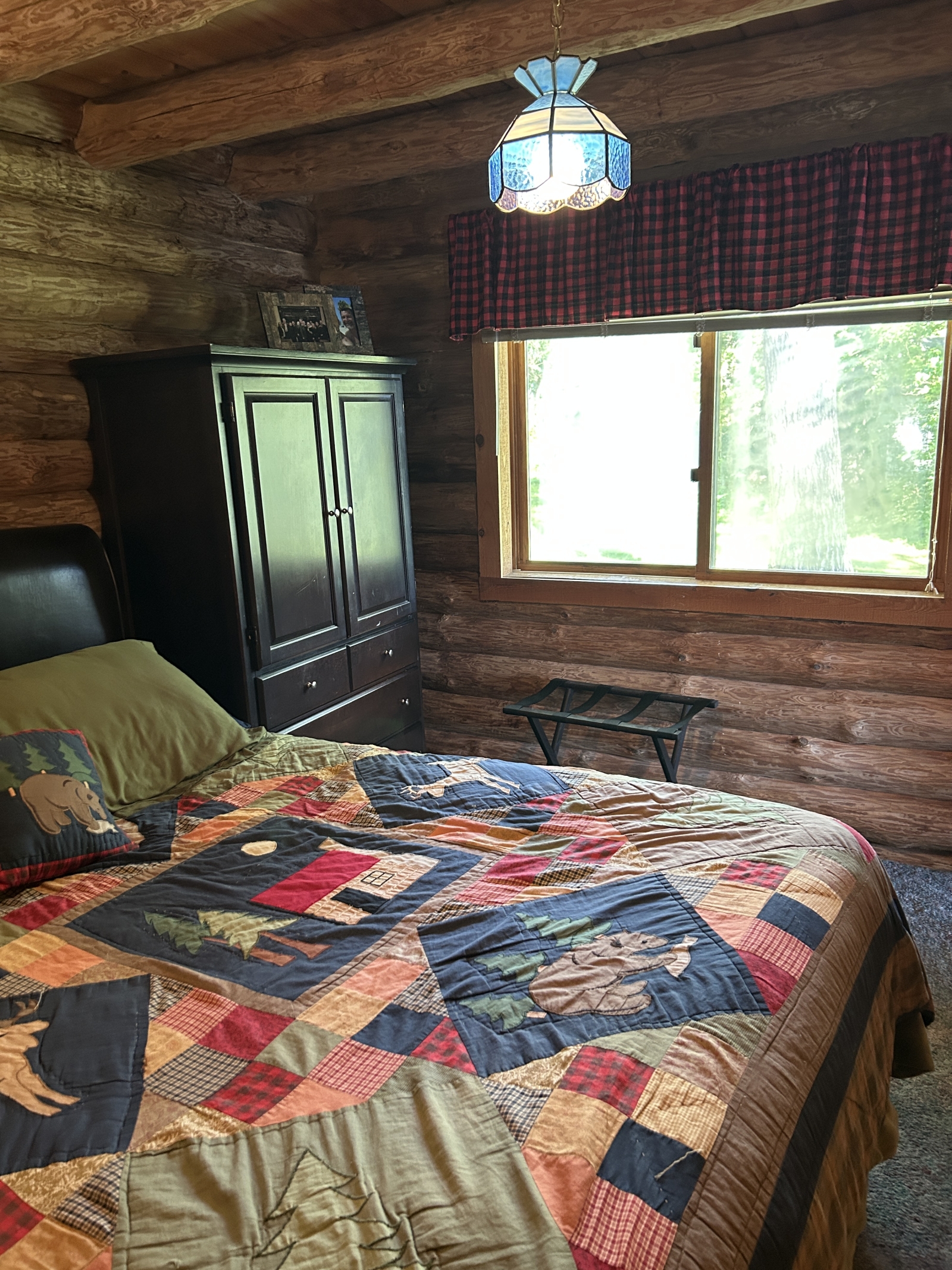 Maison en rondins au bord du lac dans le Michigan