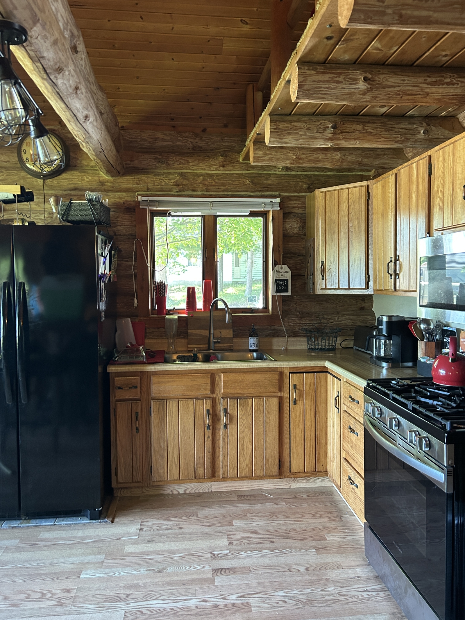 Maison en rondins au bord du lac dans le Michigan