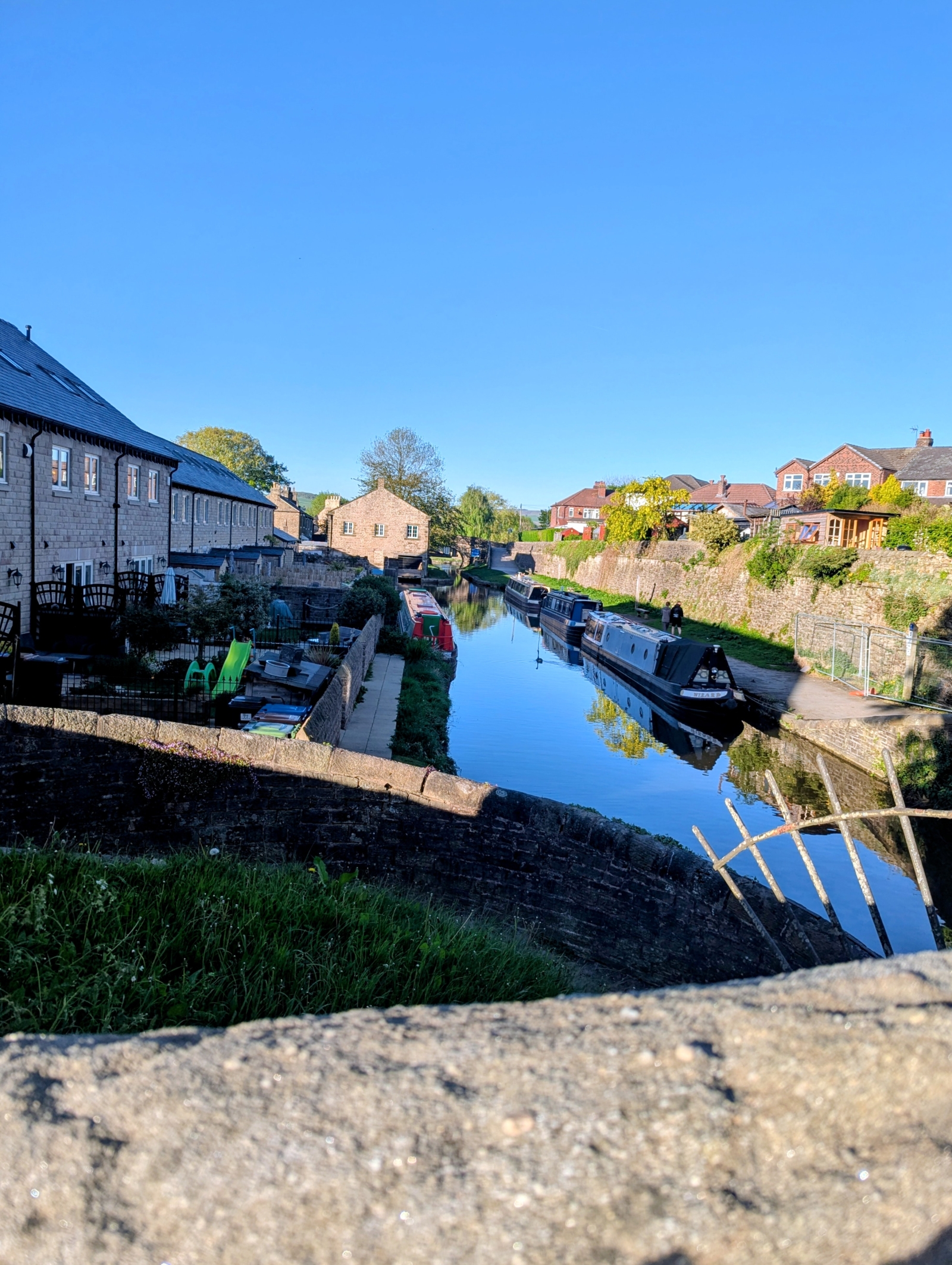 Hogar artístico y colorido con paseos por el canal en tu puerta