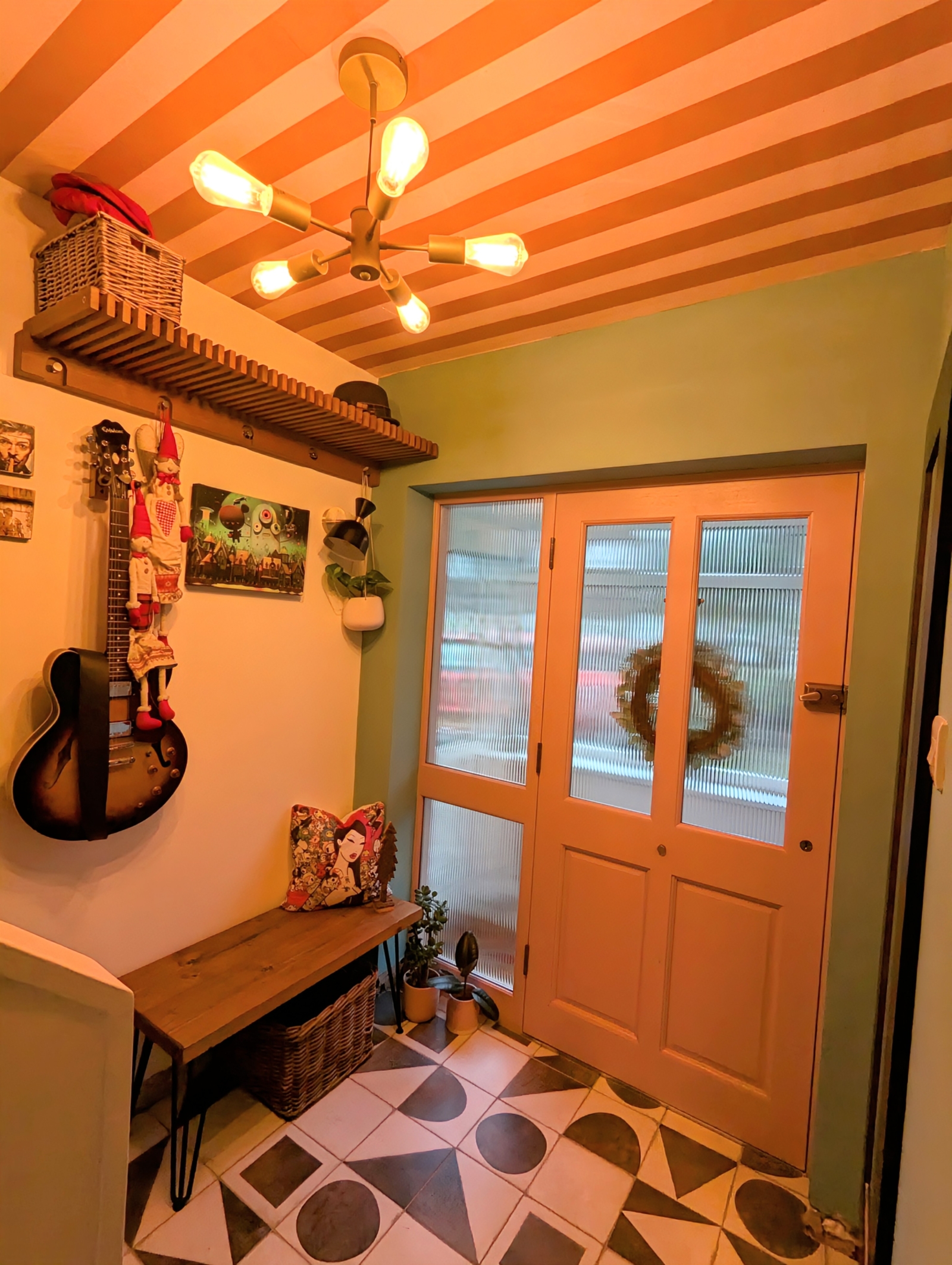Hogar artístico y colorido con paseos por el canal en tu puerta