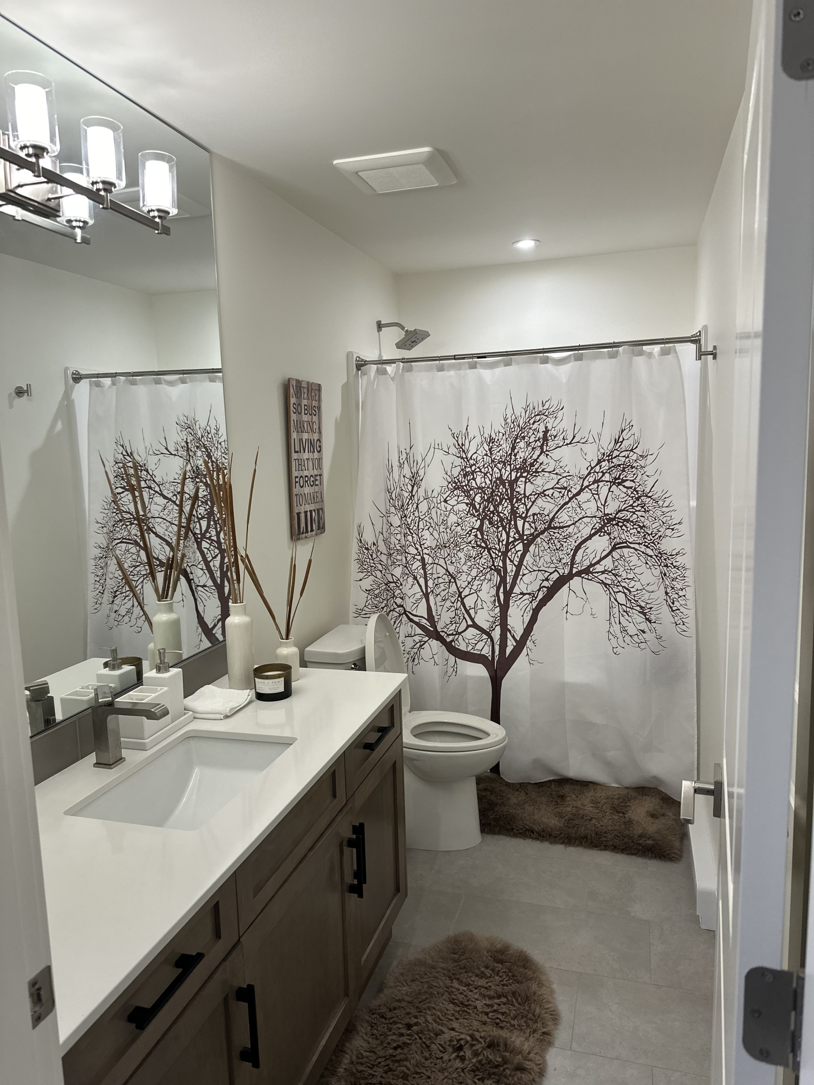 Modern & Cozy 3-Bedroom Ski Chalet | Family-Friendly Big White Getaway