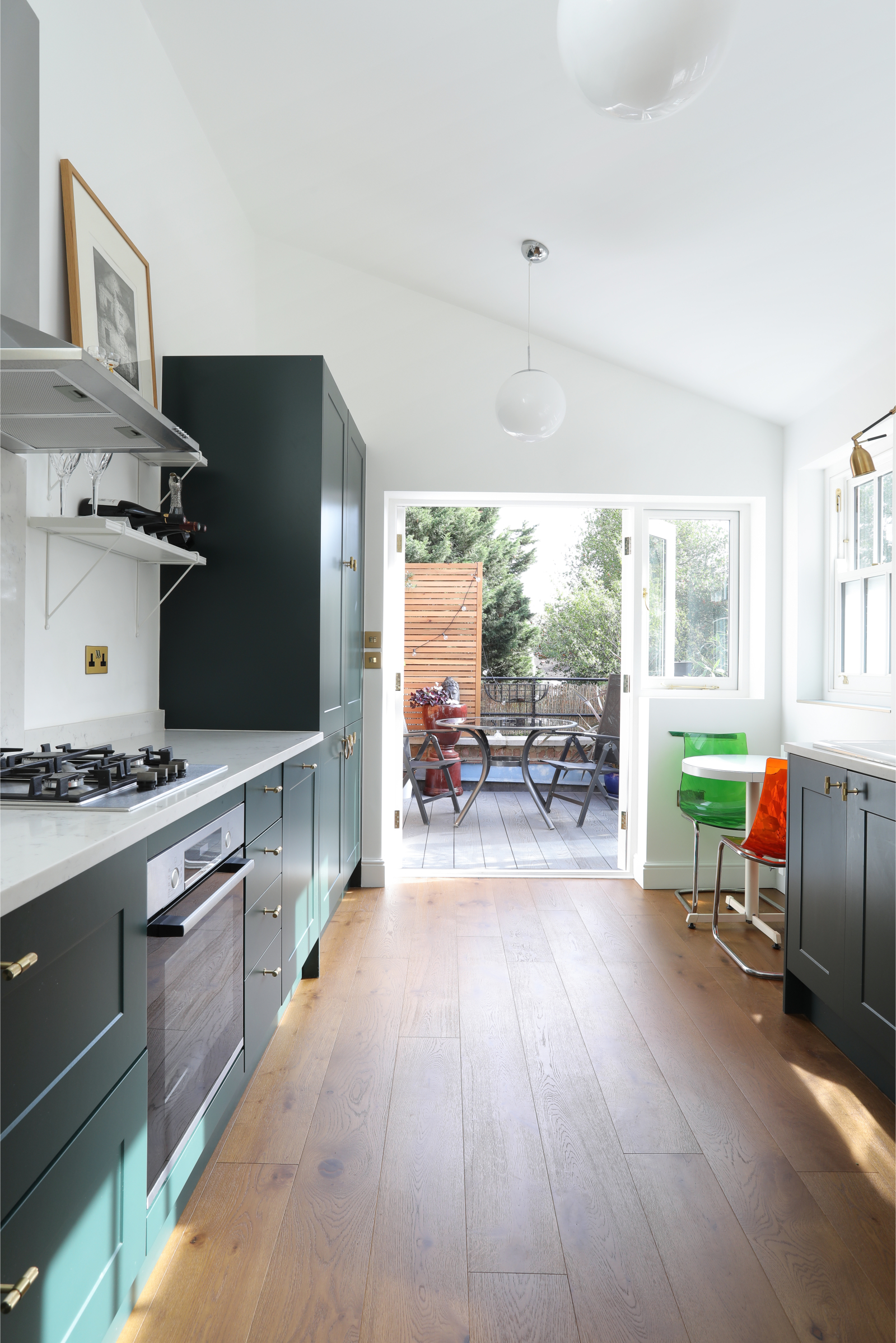 Artistic, unique two double bedroomed with peaceful balcony overlooking garden.