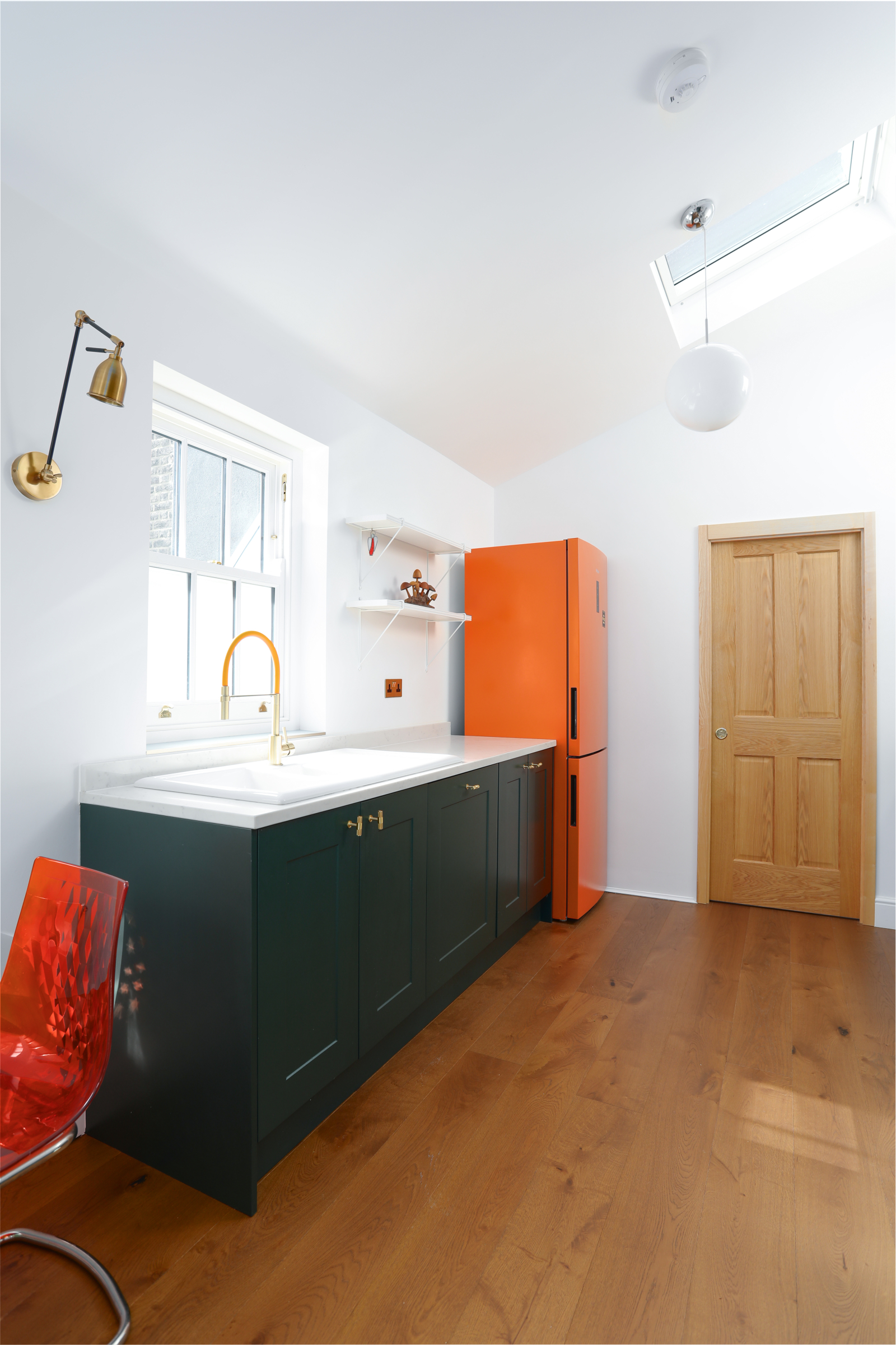 Artistic, unique two double bedroomed with peaceful balcony overlooking garden.