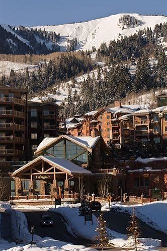 Ski in ski out family retreat condo week 3 January