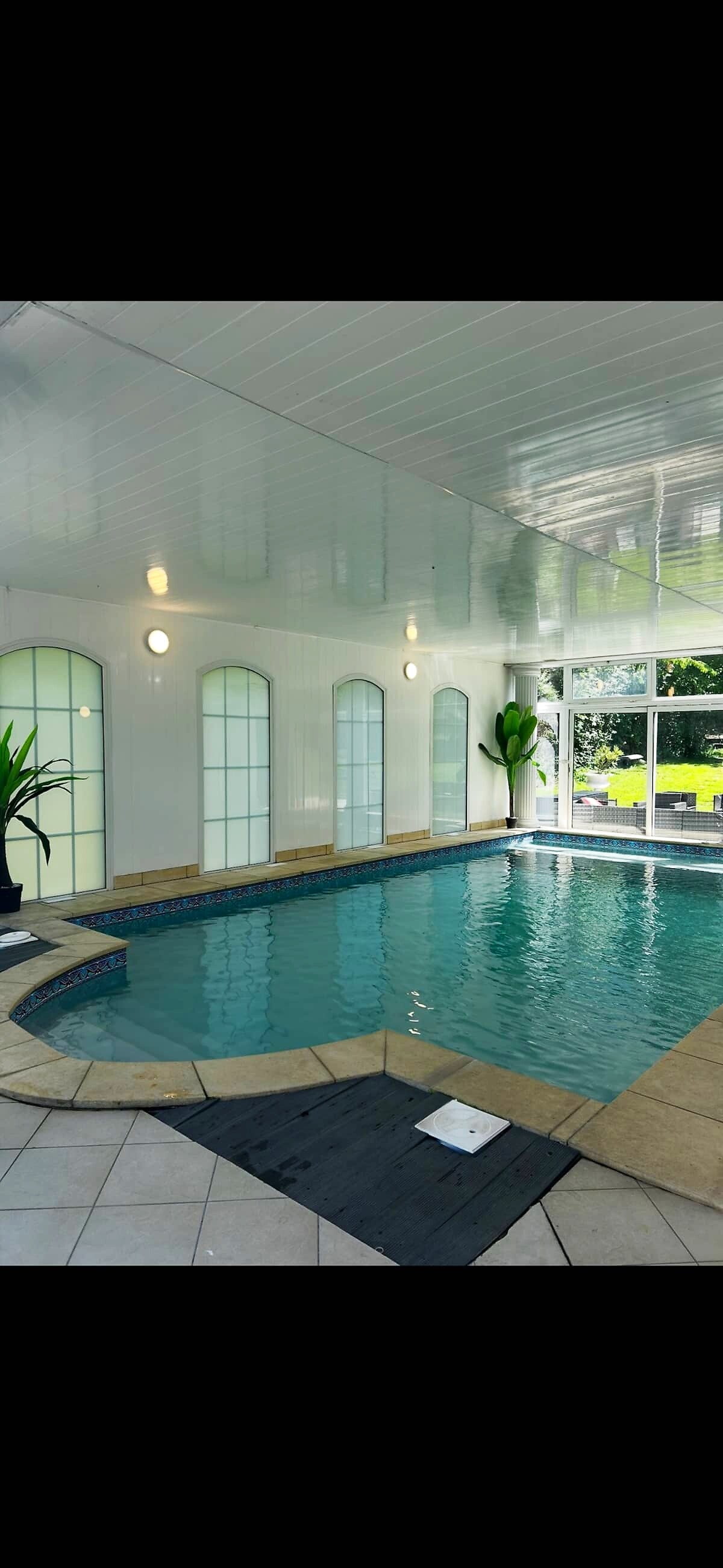 Villa Mandalika — indoor pool & spa, 3,000 m² park, 25 min from Paris & Disney