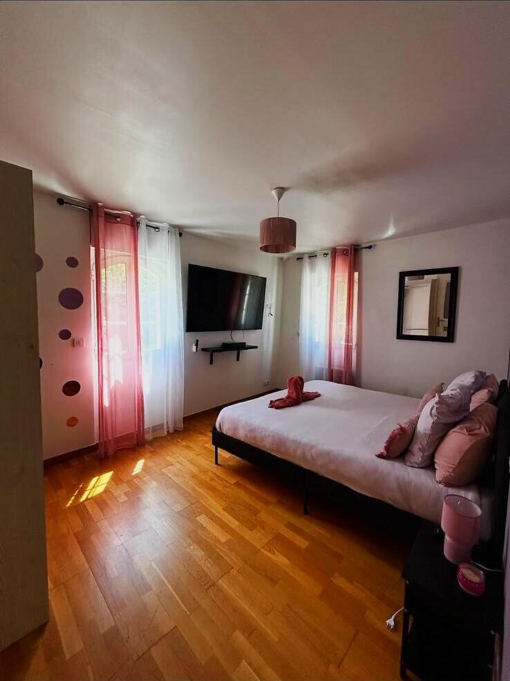 Villa Mandalika — indoor pool & spa, 3,000 m² park, 25 min from Paris & Disney