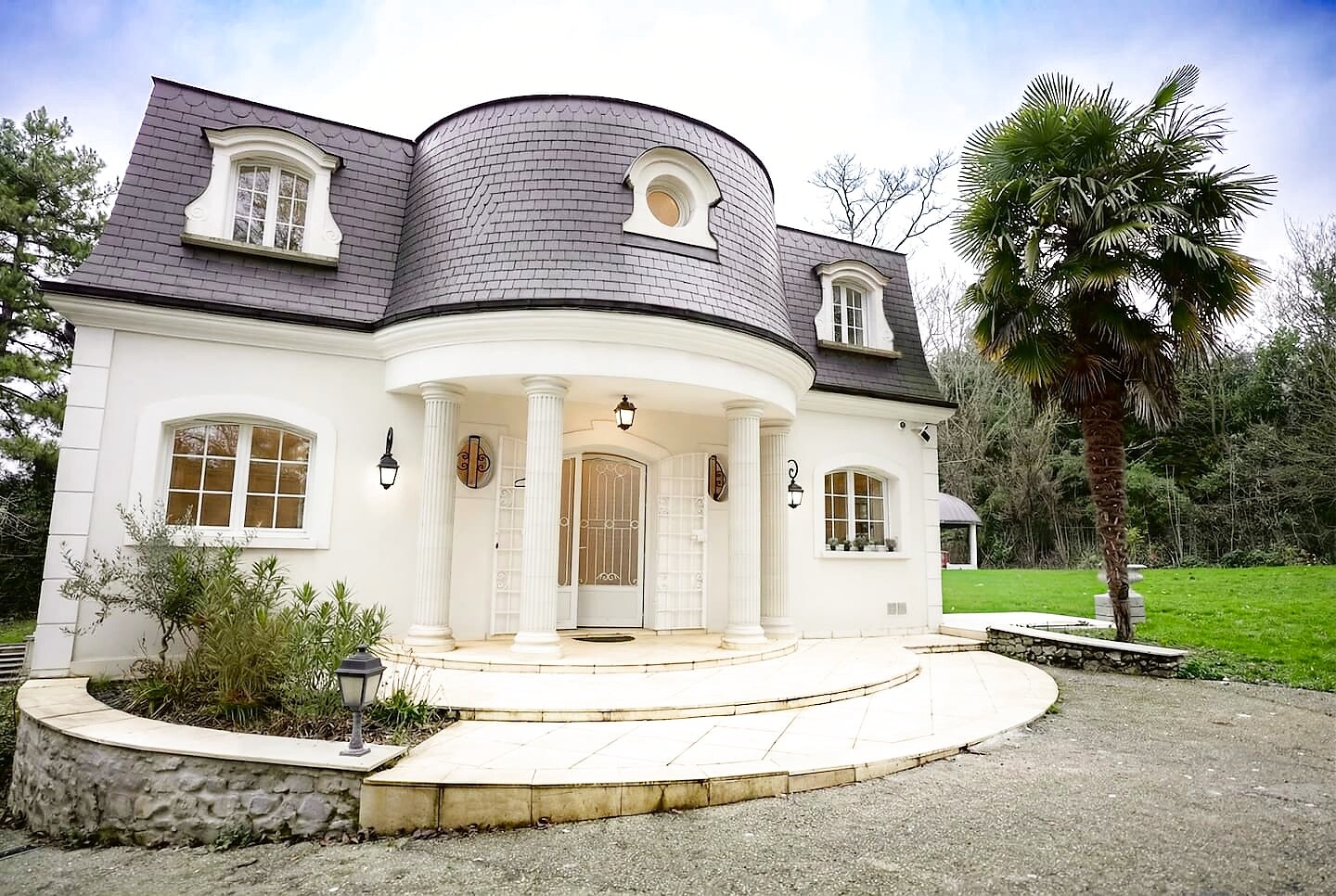 Villa Mandalika — indoor pool & spa, 3,000 m² park, 25 min from Paris & Disney
