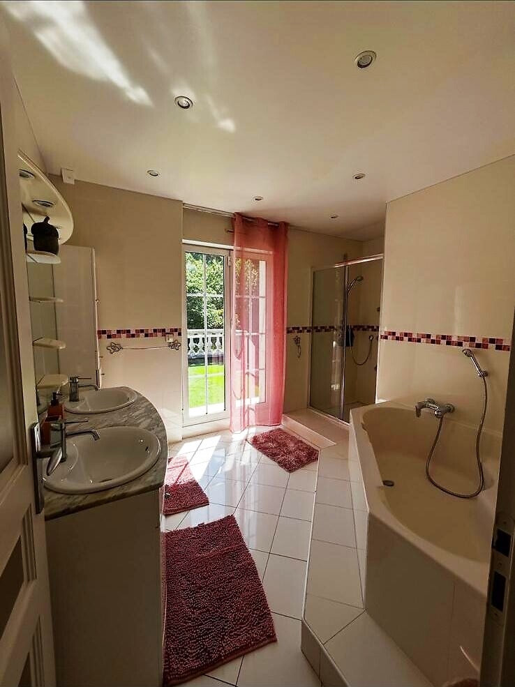 Villa Mandalika — indoor pool & spa, 3,000 m² park, 25 min from Paris & Disney