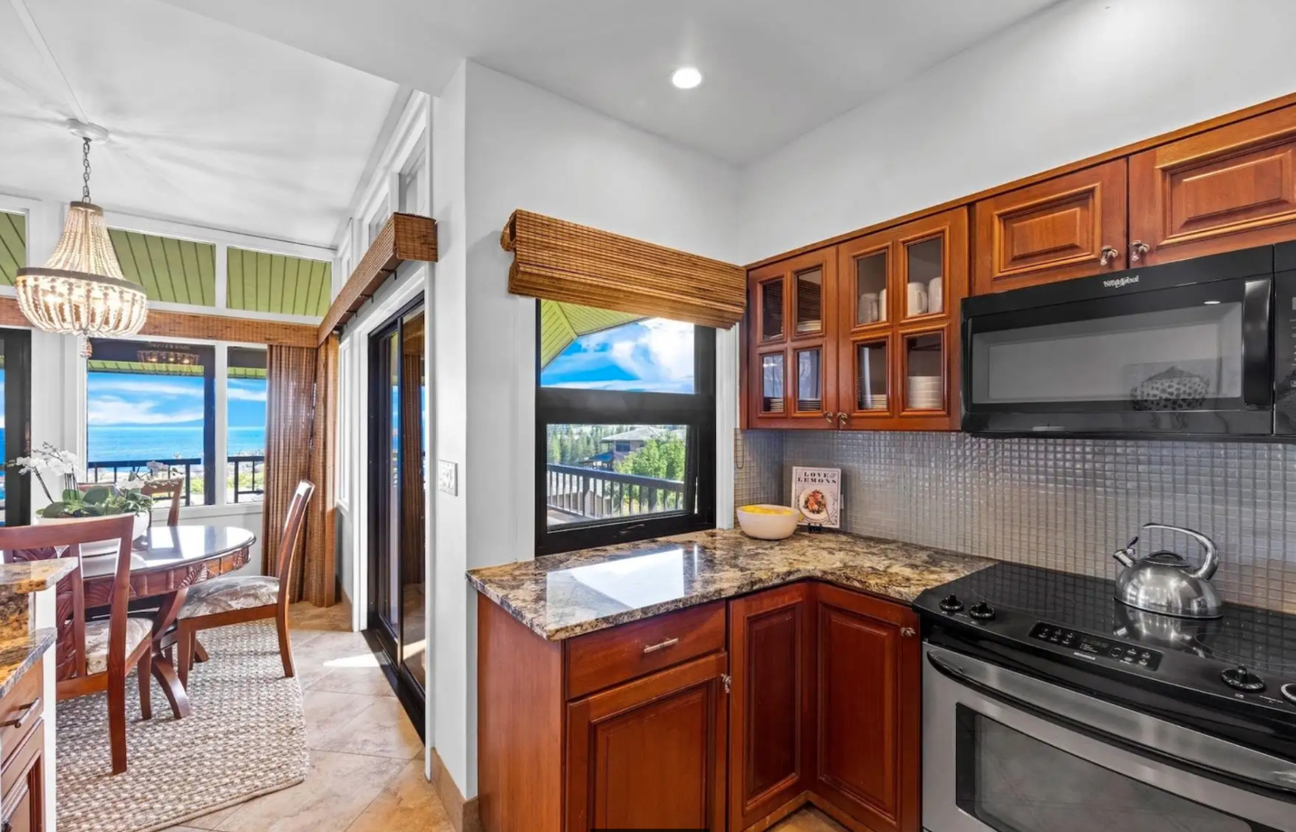Walk to 4 beaches or just relax on the lanai