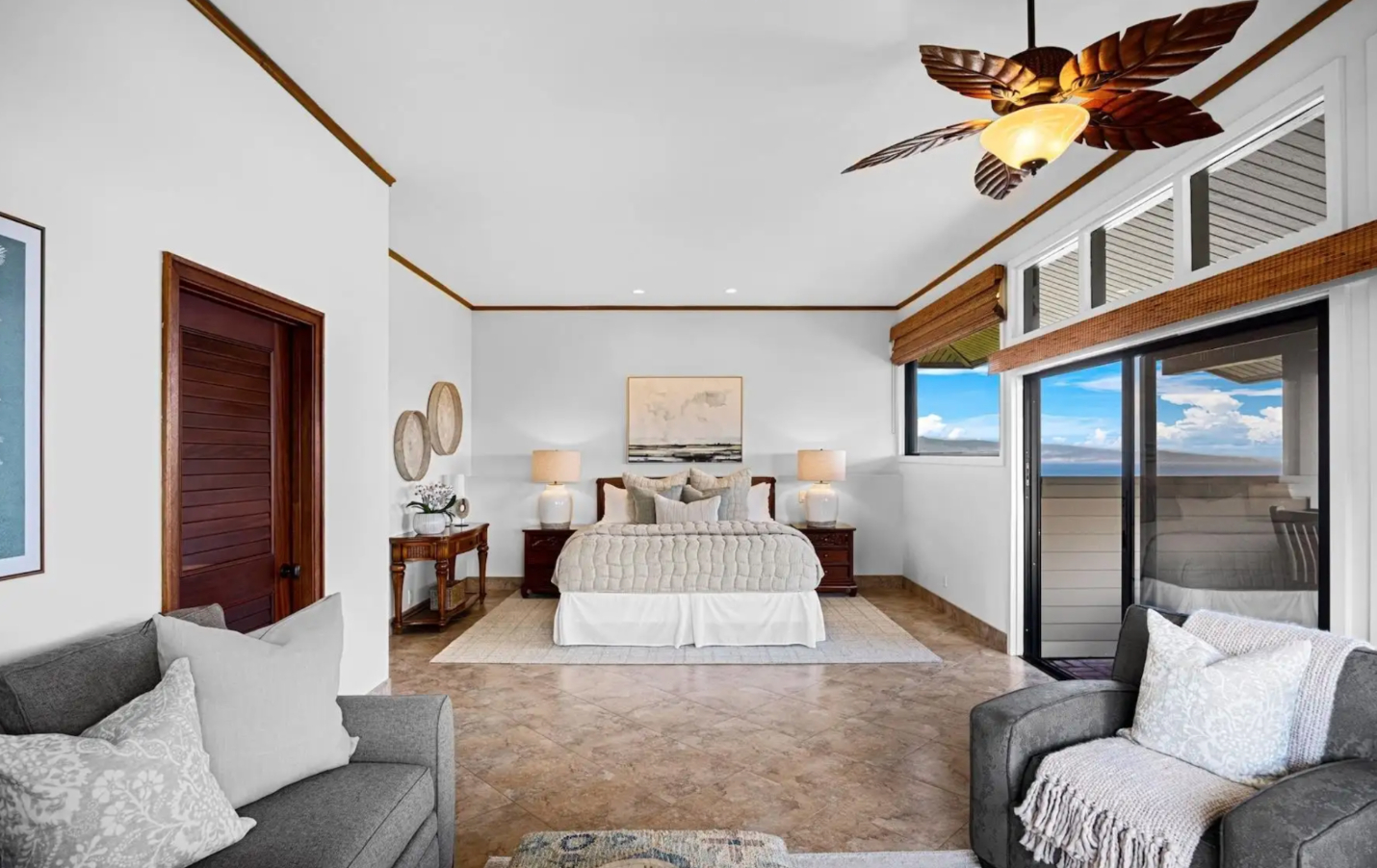 Walk to 4 beaches or just relax on the lanai