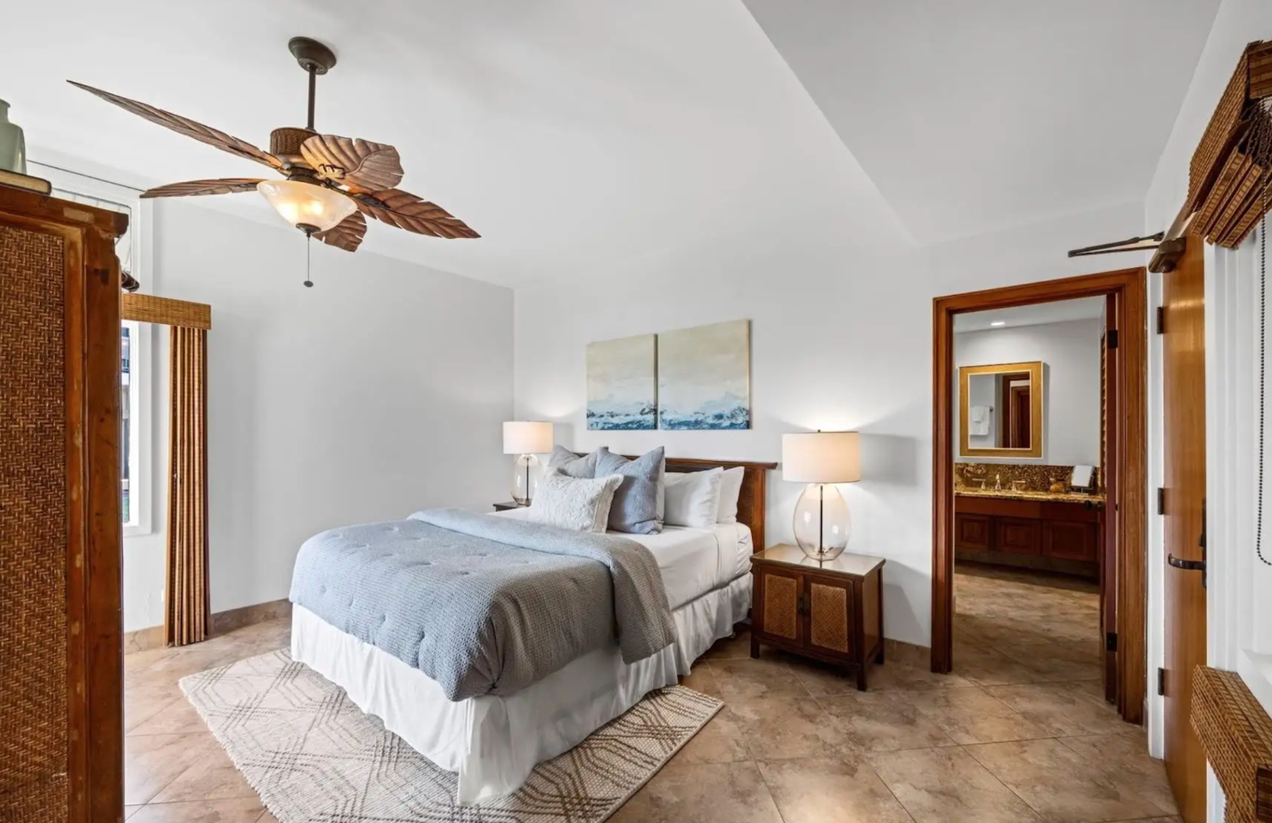 Walk to 4 beaches or just relax on the lanai