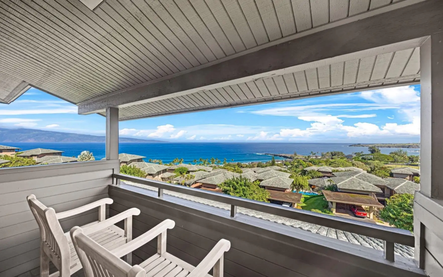 Walk to 4 beaches or just relax on the lanai