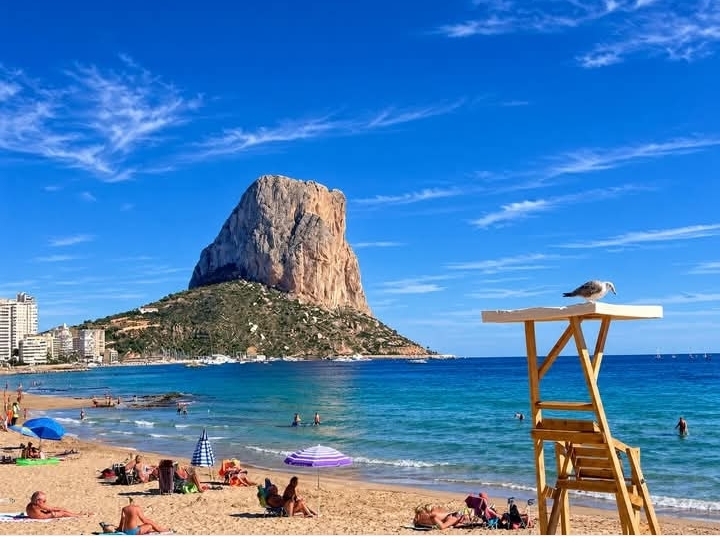 Holiday home.... 10 minute walk to beach