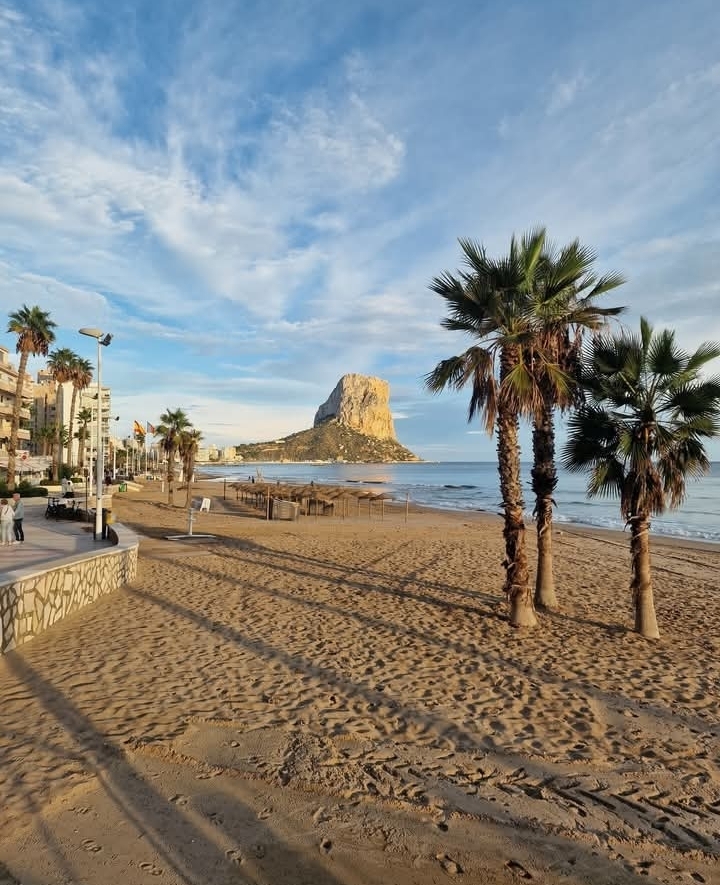 Holiday home.... 10 minute walk to beach