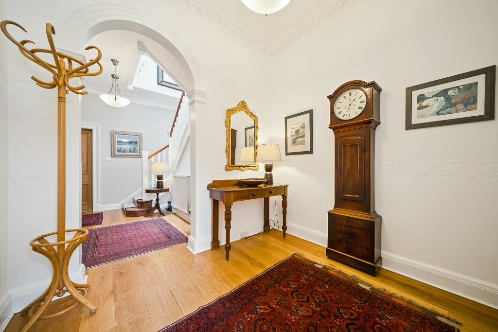 Caractère victorien avec un intérieur contemporain à un mile du centre d’Édimbourg