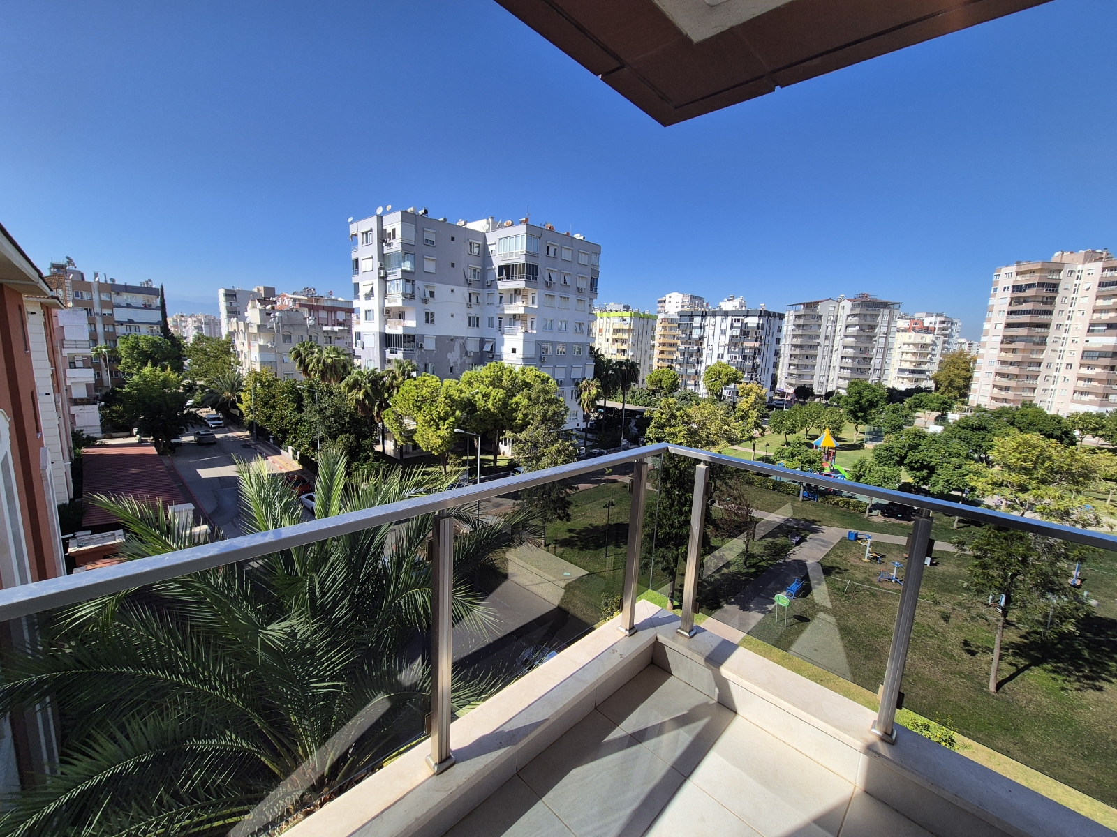 Apartamento grande no terraço de 4 quartos no centro de Antália